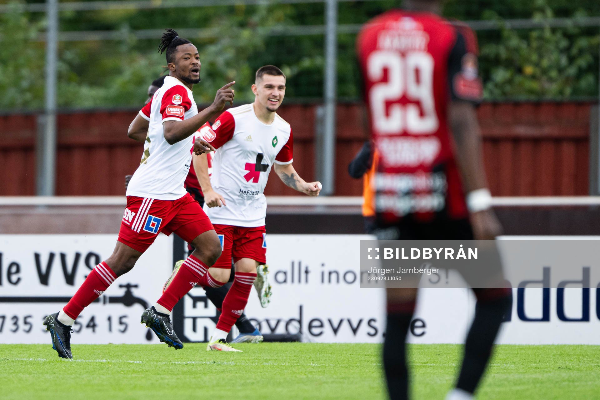 Skövde AIKs Azeez Temitope Yusuf jublar