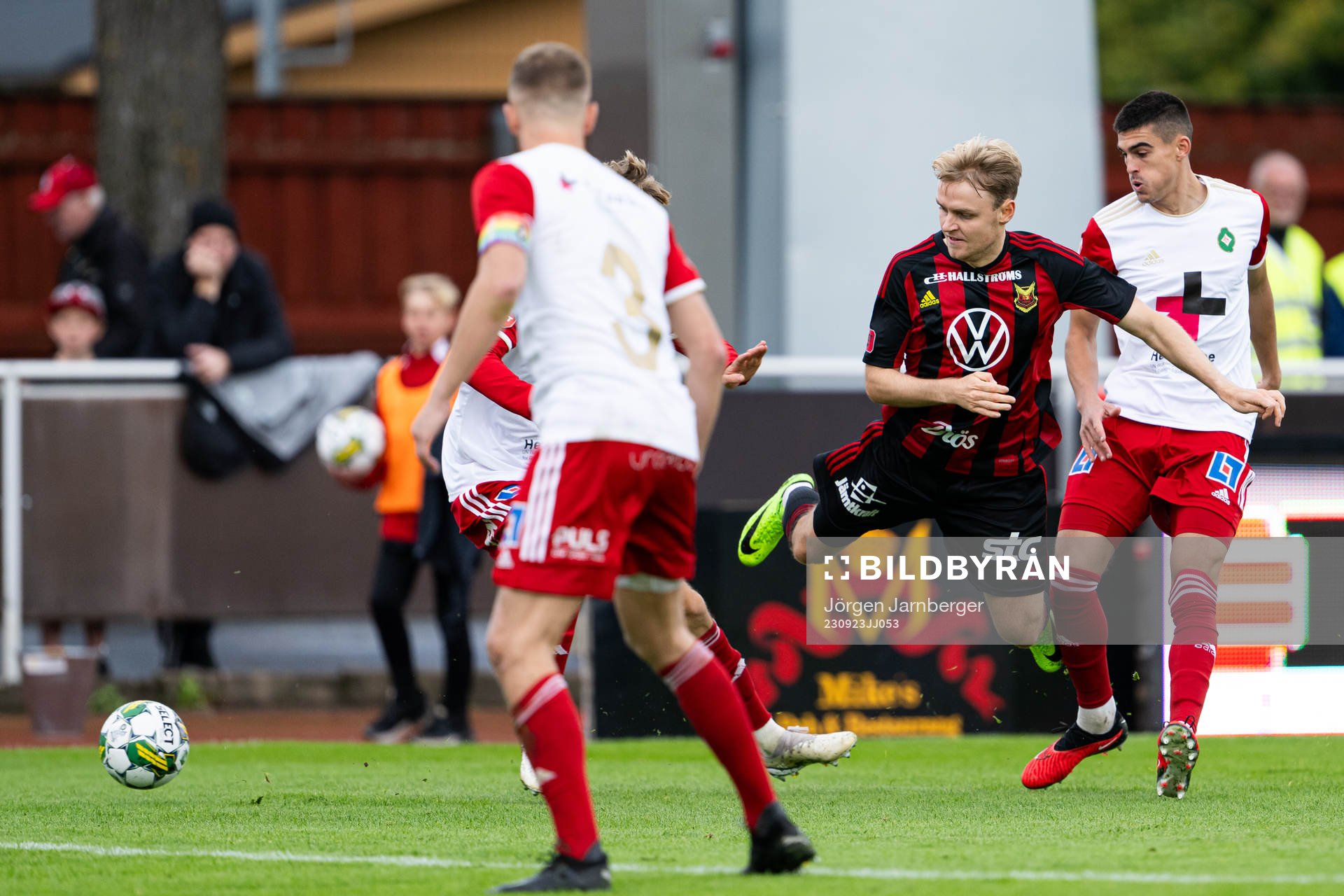 Östersunds Simon Marklund och Skövde AIKs Marc Ante Tokich