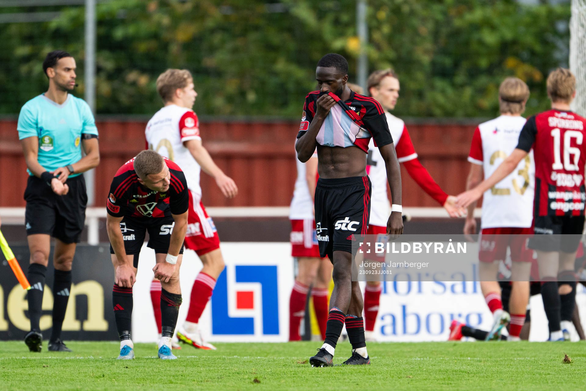 Östersunds Mykola Musolitin och Mansour Sinyan deppar