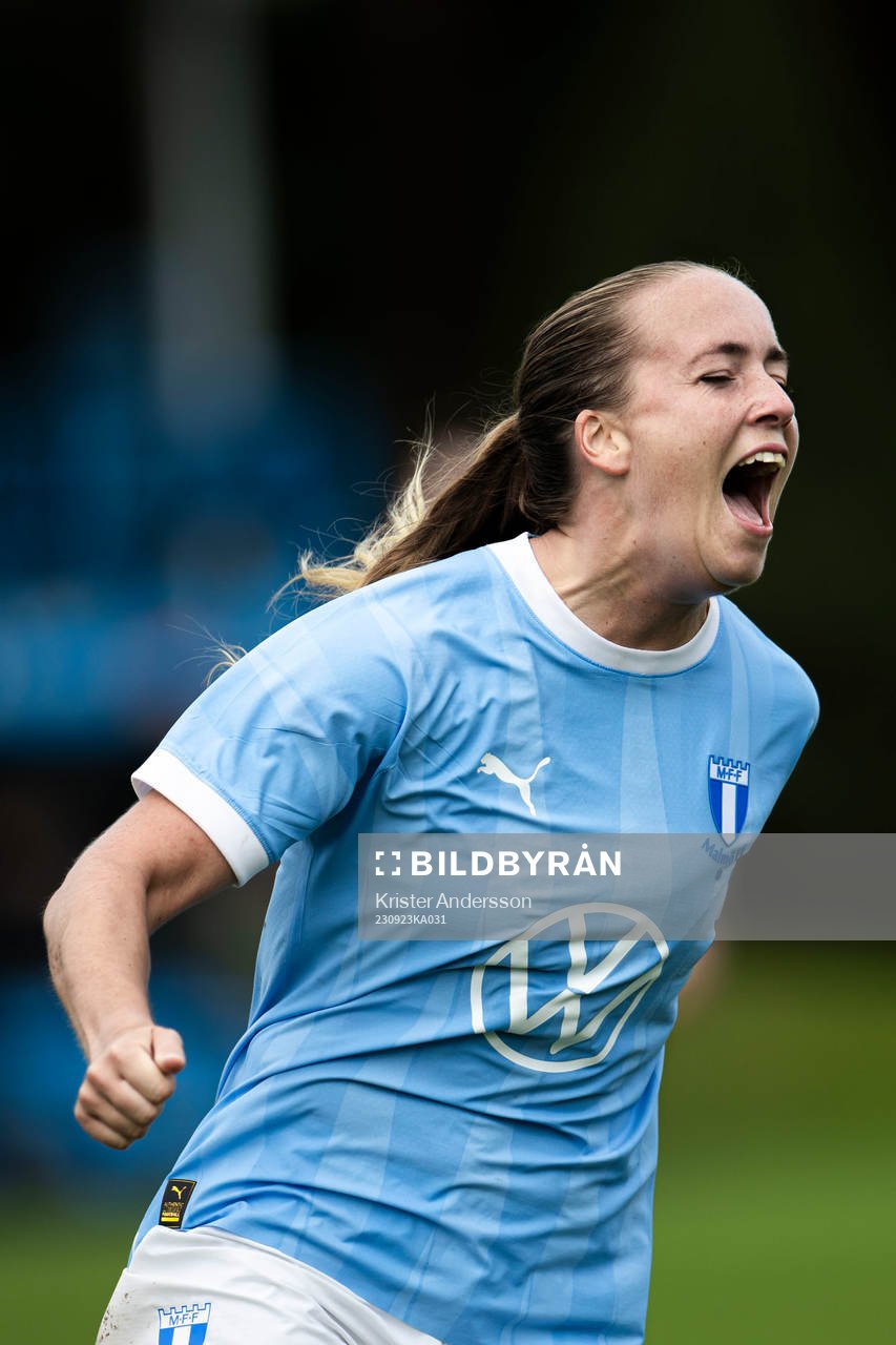 Malmö FFs Beatrice Närhi jublar