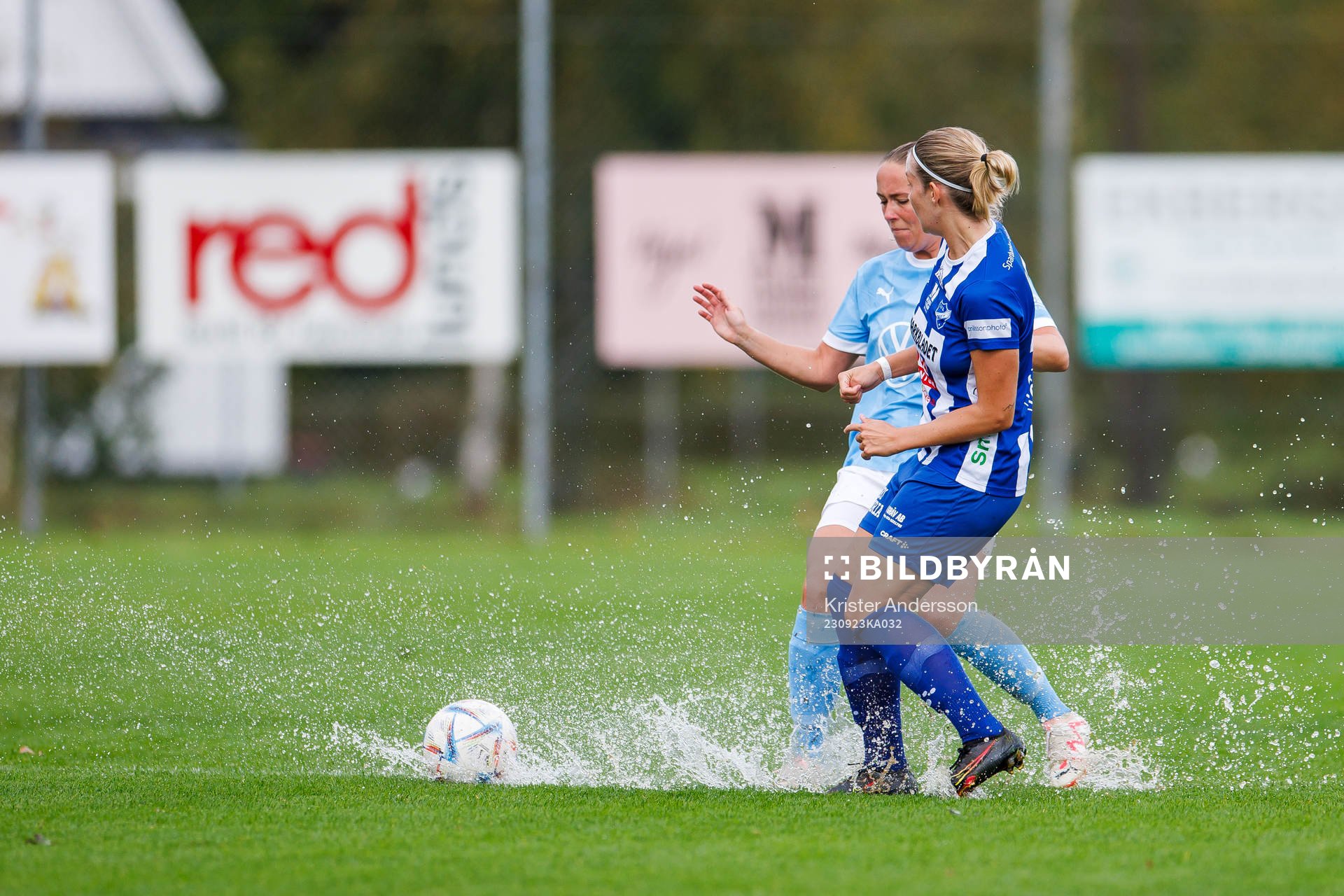 Malmö FFs Beatrice Närhi och Örbys Felicia Söderberg