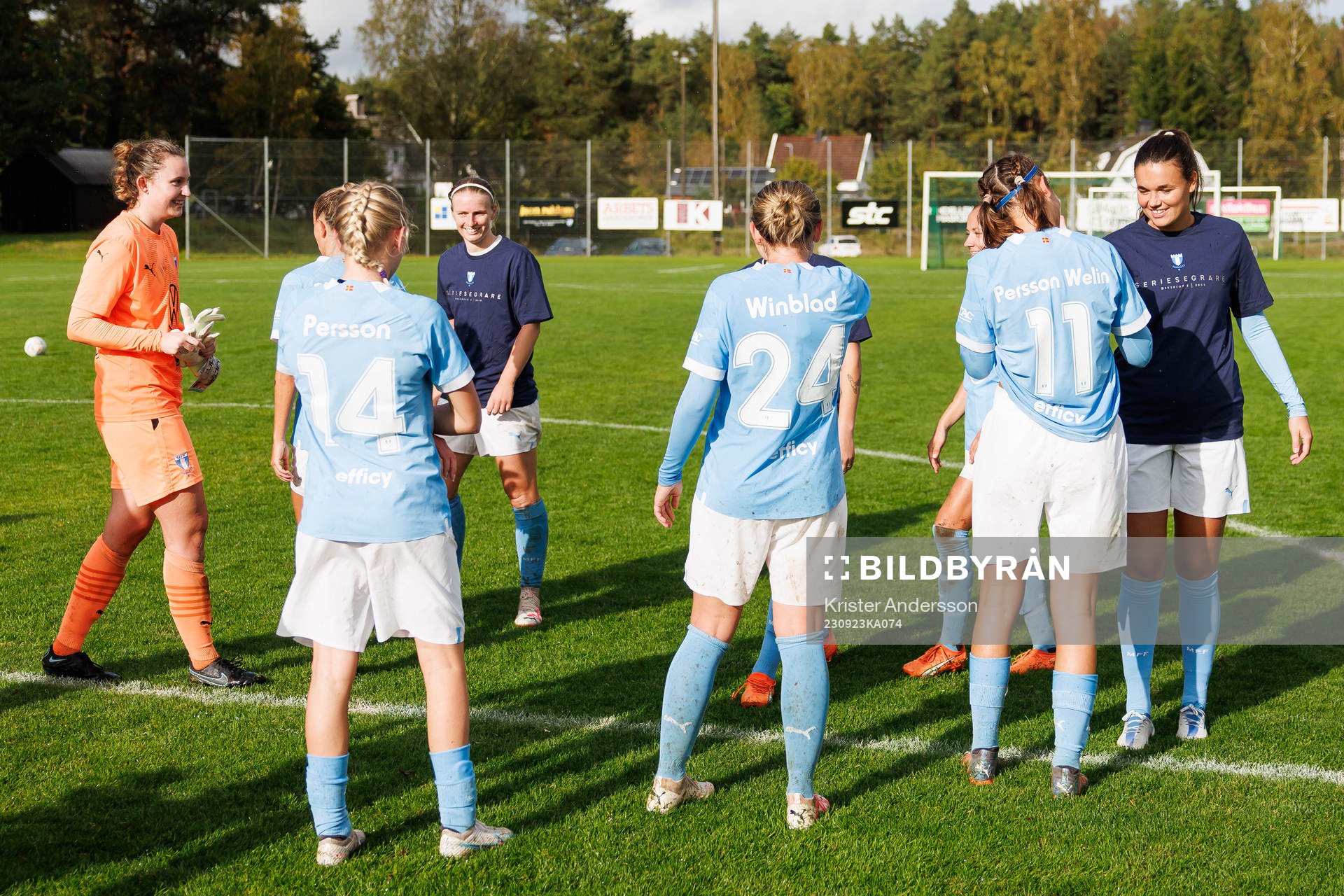 Malmö FFs spelare jublar efter fotbollsmatchen i Division 1 södra mellan Örby och Malmö FF den 23 september 2023 i Örby. 