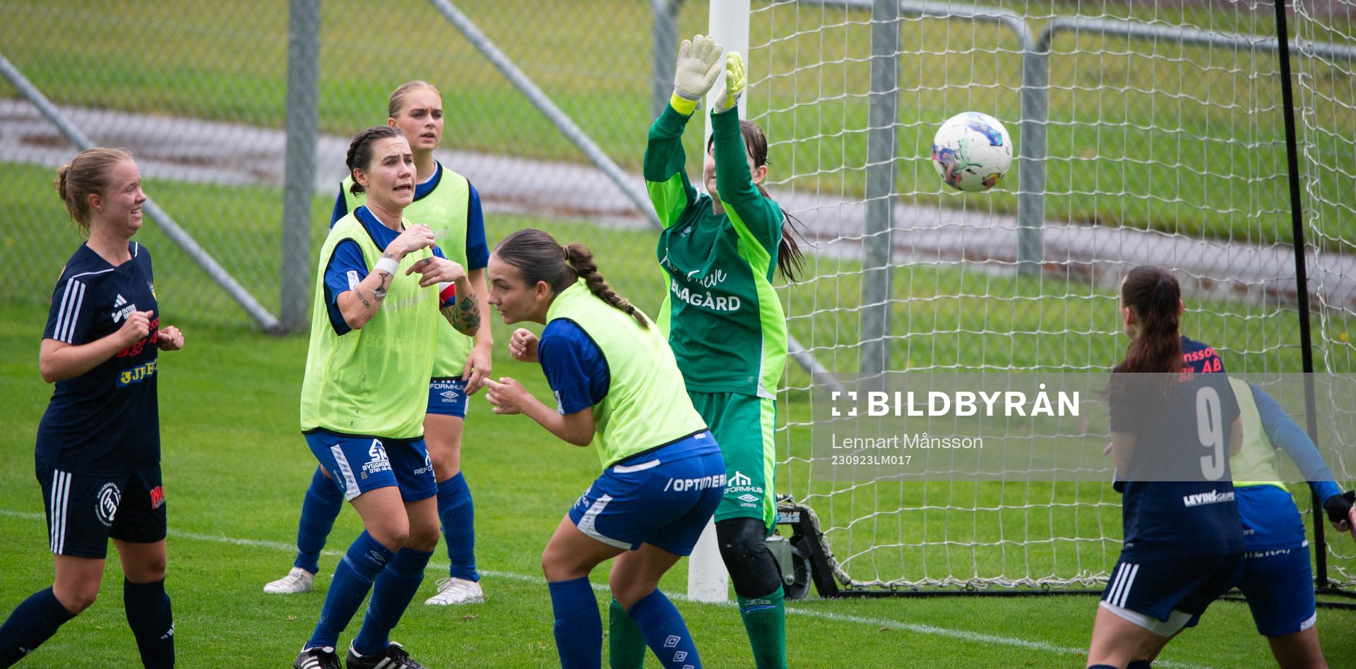 i matchen i division 3 Skåne Norra för damer mellan FC