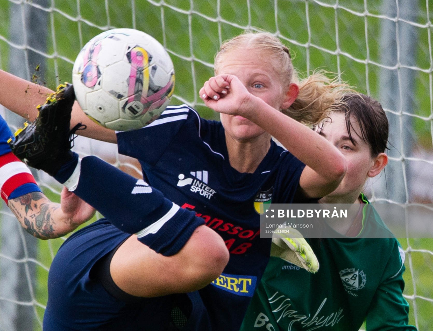 FC Hessleholms Alica Clarinsson gör mål med en konstspark