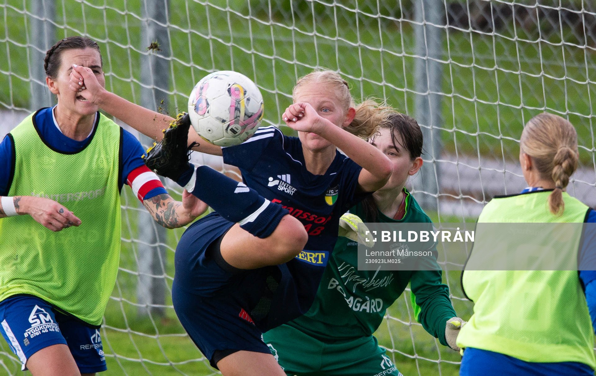 FC Hessleholms Alica Clarinsson gör mål med en konstspark