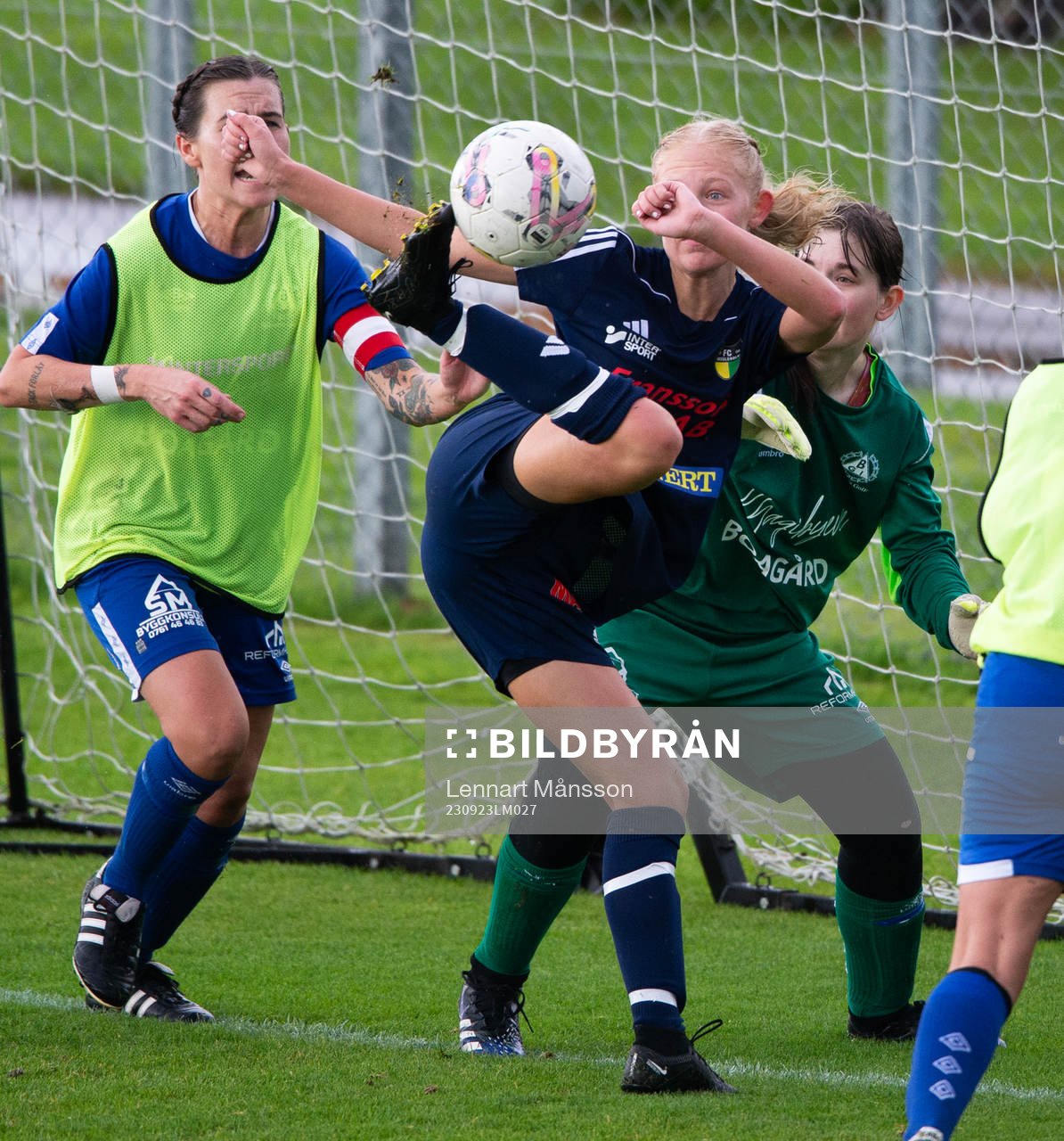 FC Hessleholms Alica Clarinsson gör mål med en konstspark