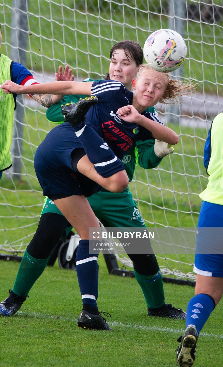 FC Hessleholms Alica Clarinsson gör mål med en konstspark