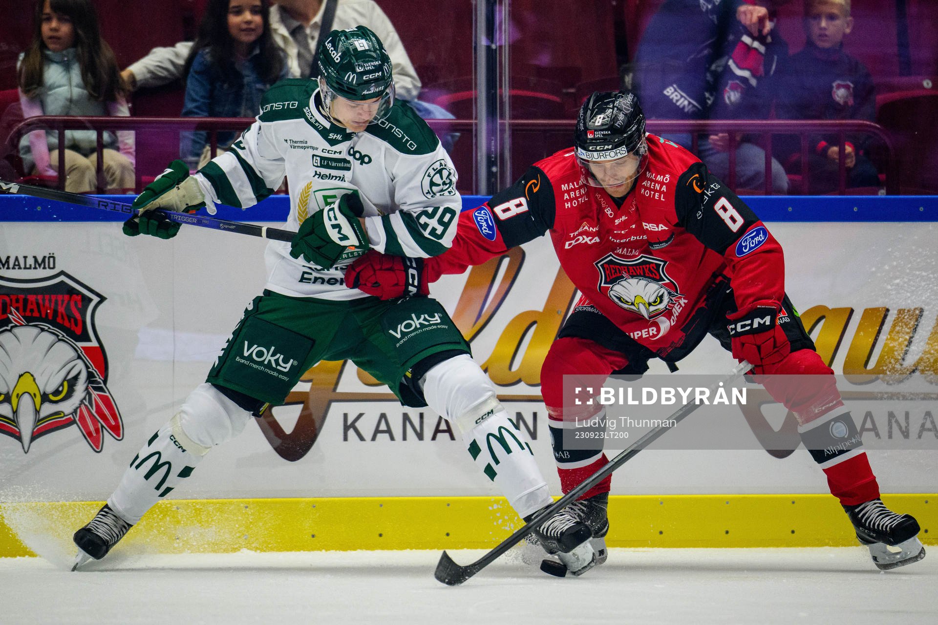 Färjestads Lucas Forsell och Malmö Redhawks Johan Olofsson