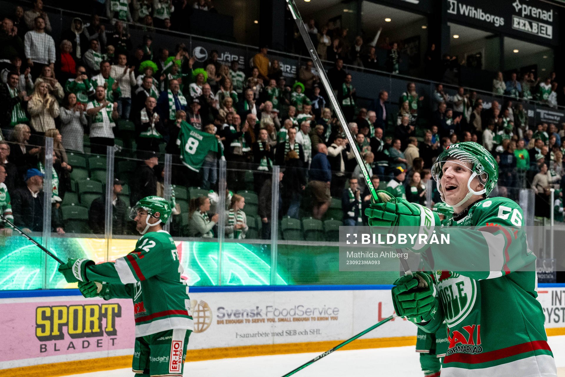 Rögles Adam Engström jublar