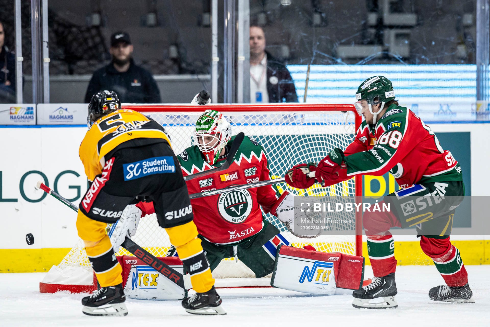 Frölundas målvakt Lars Johansson och Luleås Marcus