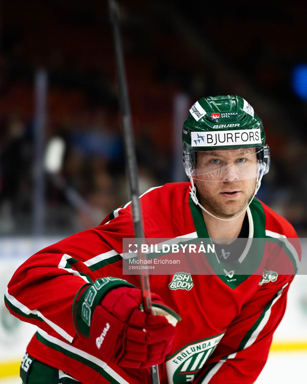 Frölundas Christian Folin innan ishockeymatchen i SHL
