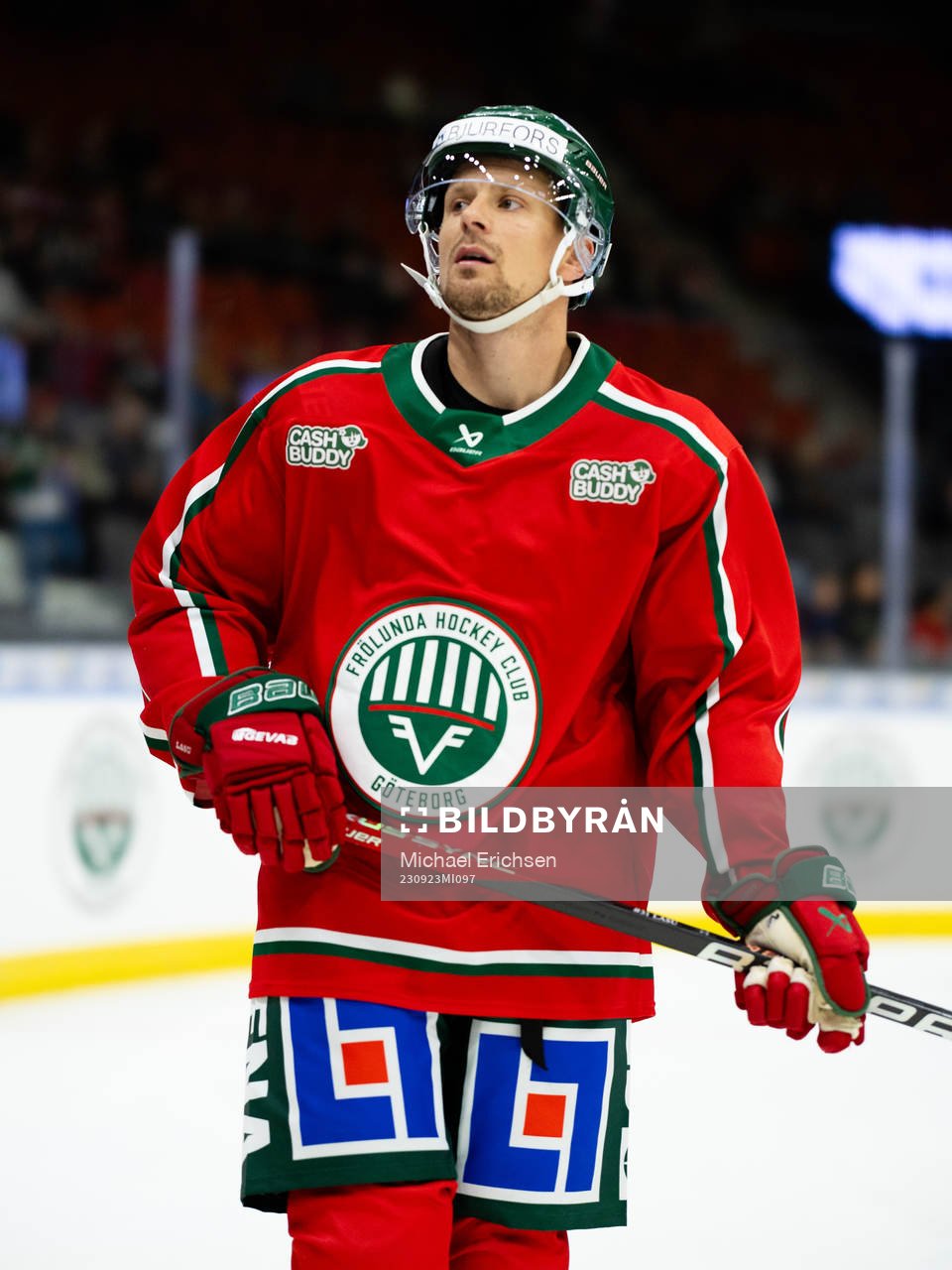 Frölundas Nicklas Lasu innan ishockeymatchen i SHL mellan