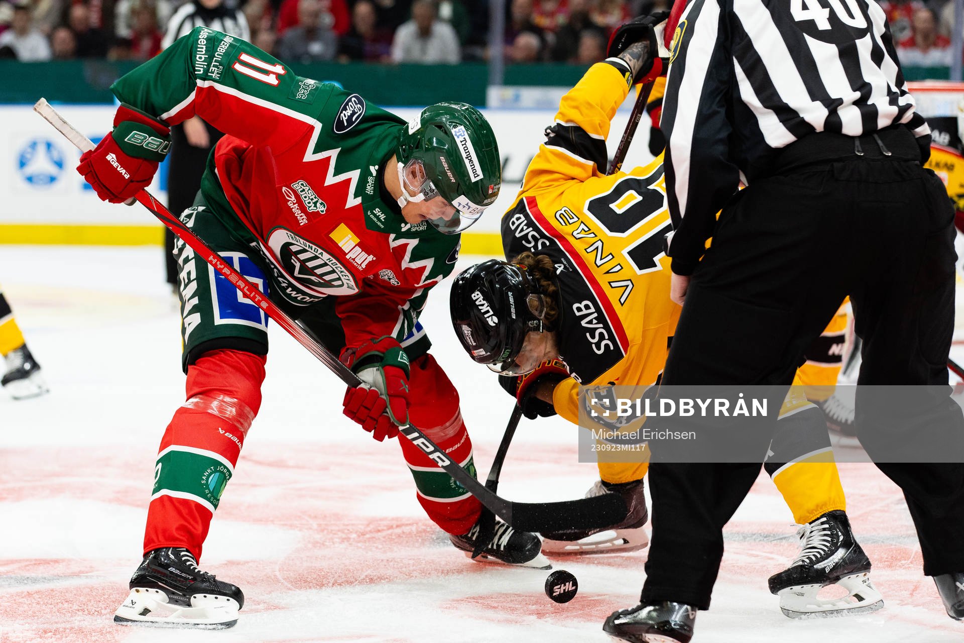 Frölundas Erik Borg tekar mot Luleås Mario Kempe