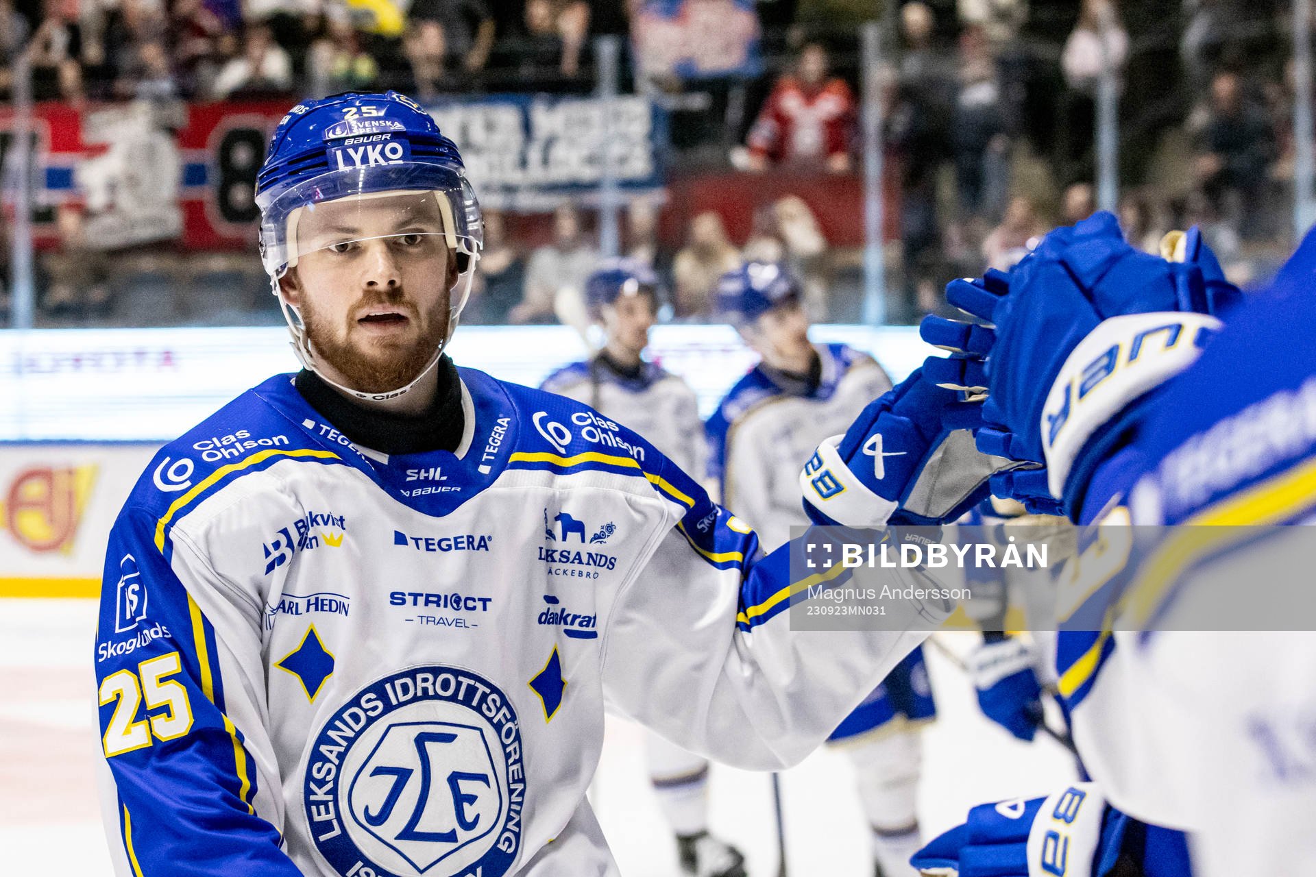 Leksands Lucas Elvenes jublar med lagkamrater