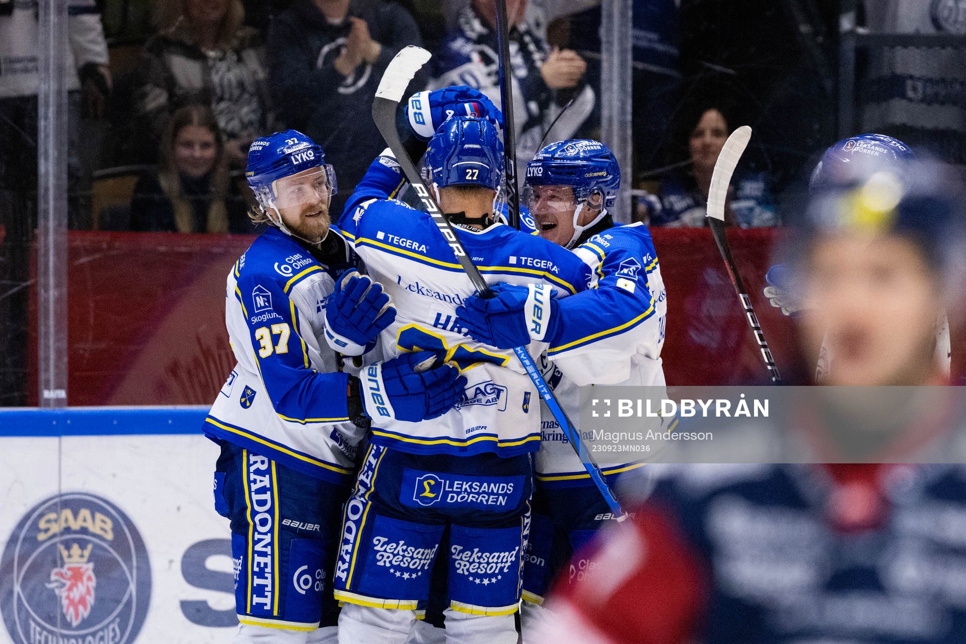 Leksands Anton Lindholm och lagkamrater jublar