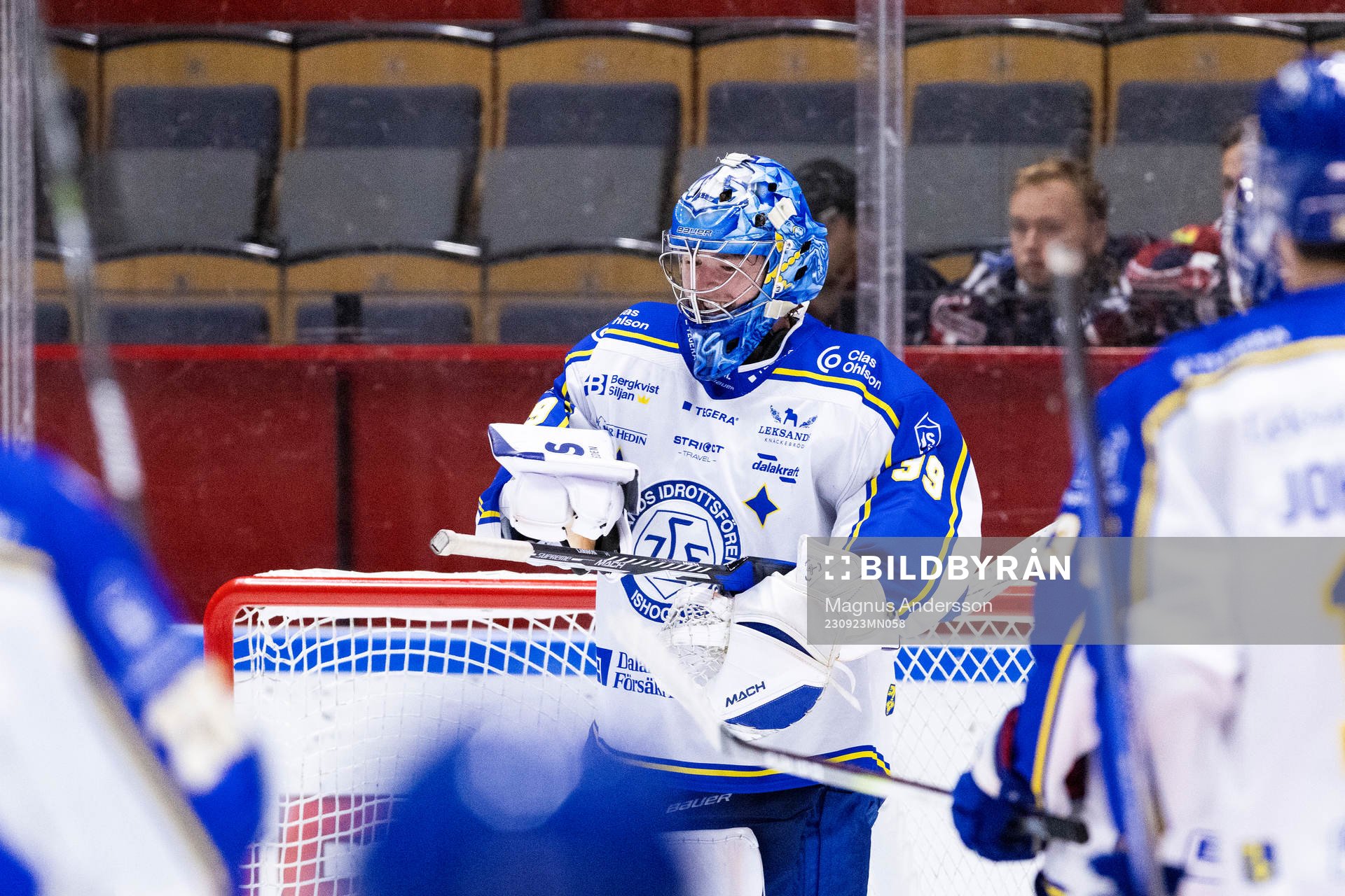 Leksands målvakt Filip Larsson jublar