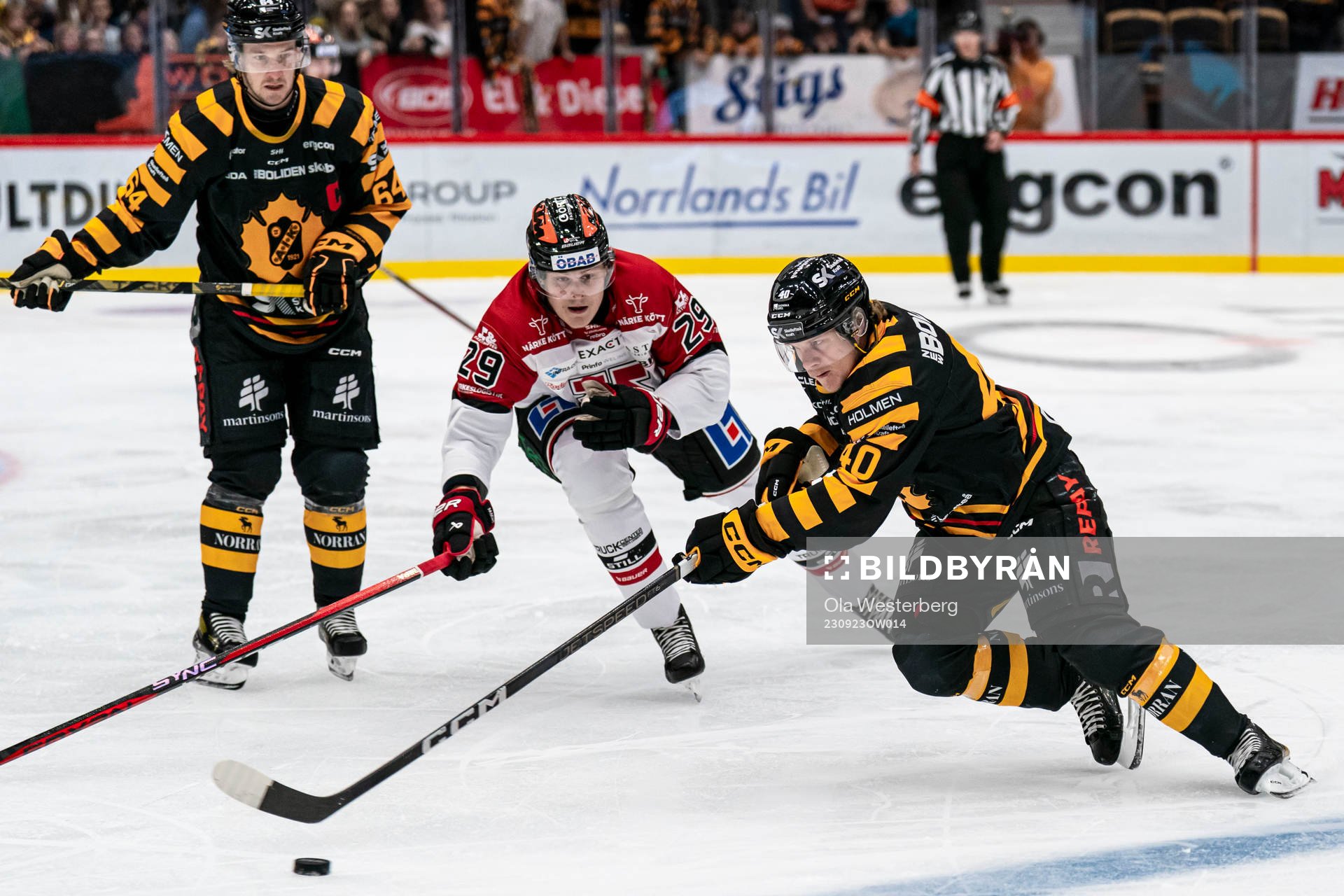 Örebros Milton Oscarson och Skövde AIKs Jonathan Pudas