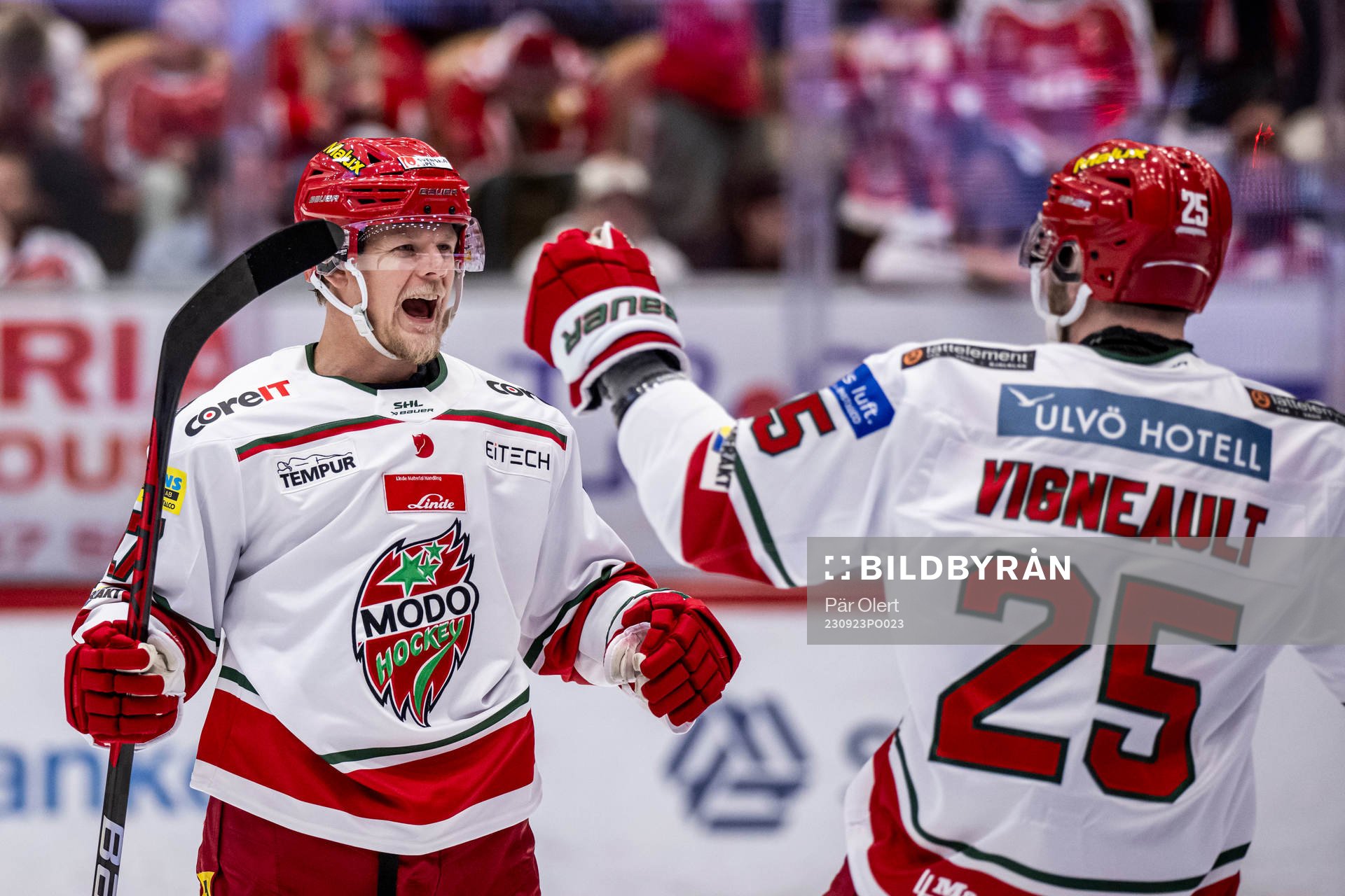 MoDos Niklas Folin jublar