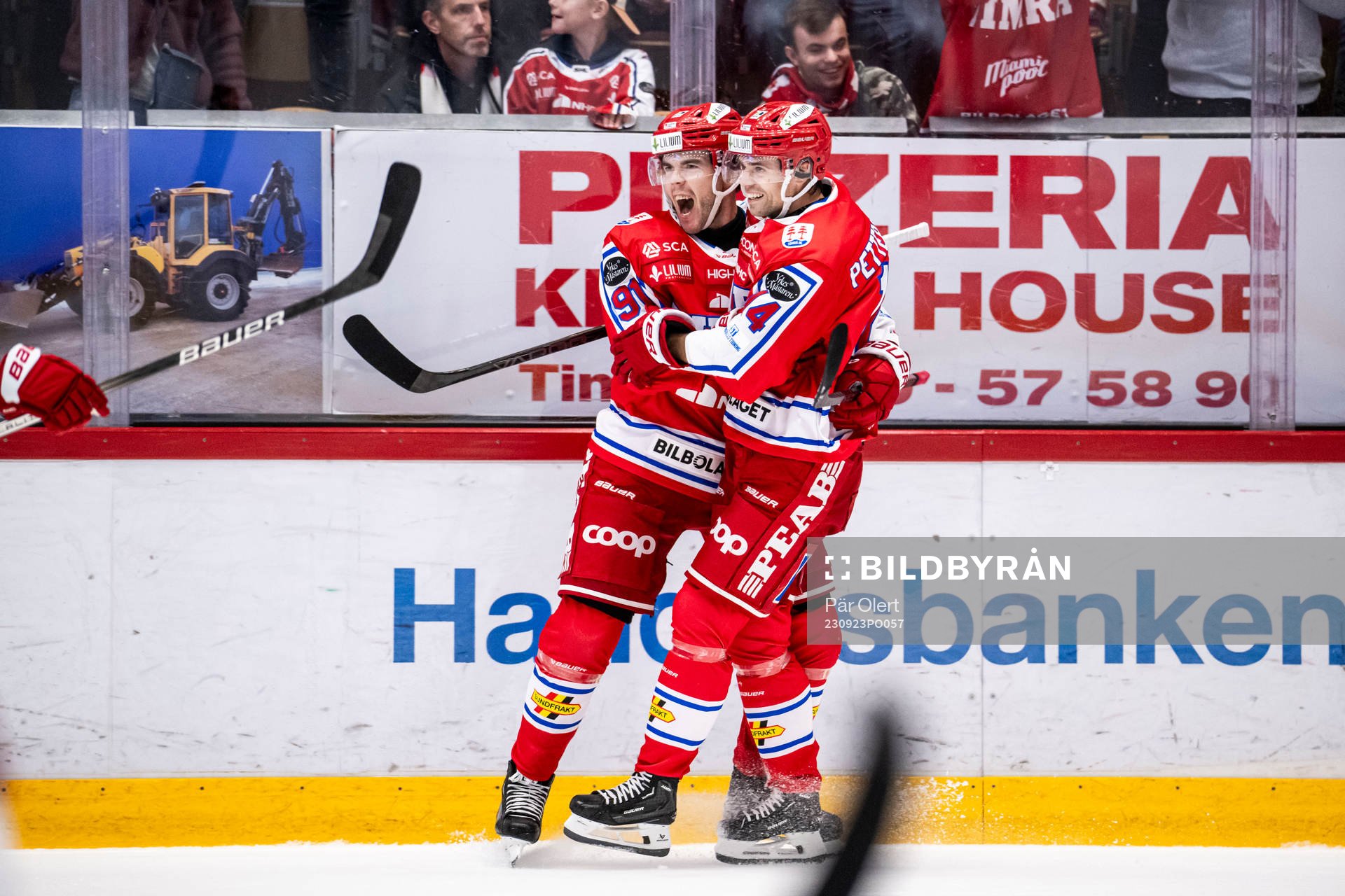 Timrås Magnus Pääjärvi och Emil Pettersson jublar