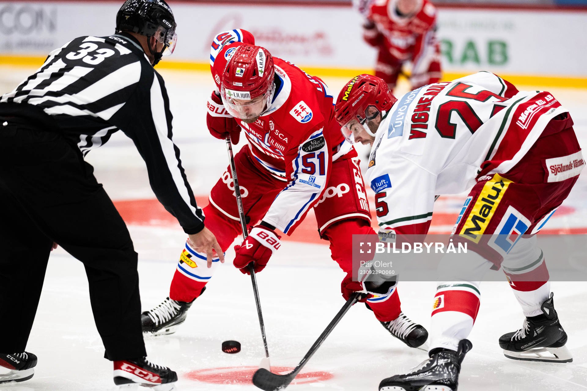 Timrås Anton Lander och MoDos Sam Vigneault tekar