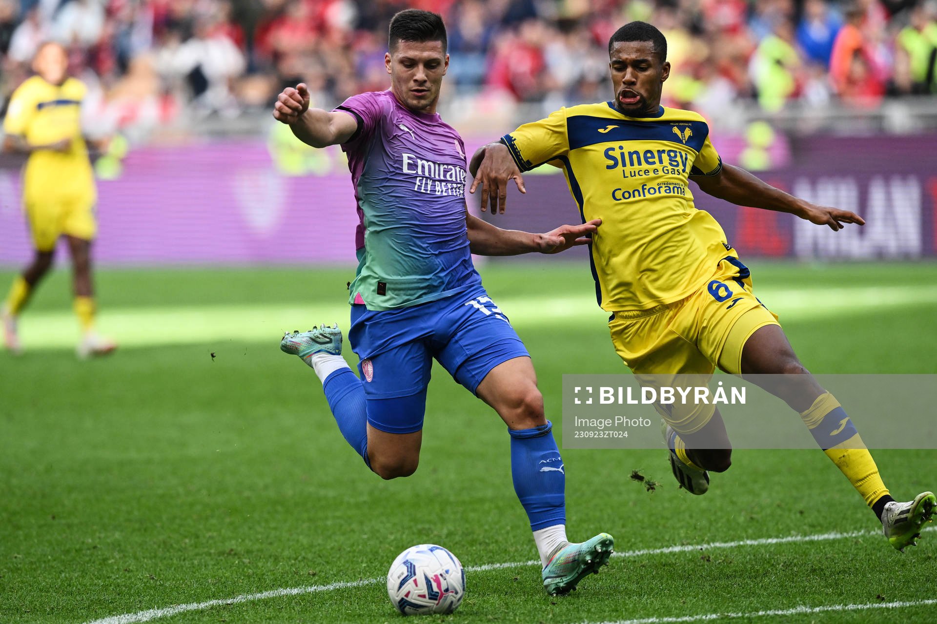  Db Milano 23/09/2023 - campionato di calcio serie A / Milan-Hellas verona / foto Daniele Buffa/Image Sport nella foto: Luka Jovic - Isak Hien.