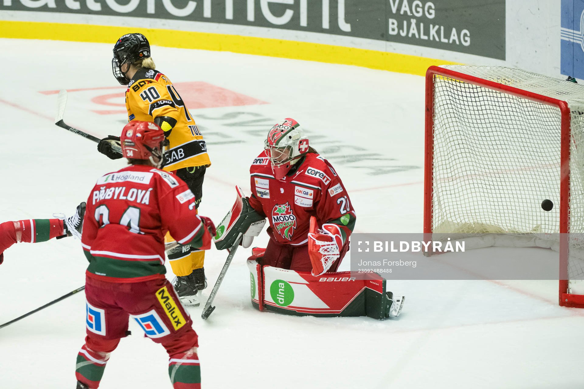 Modos målvakt Andrea Brändli släpper in 0-2