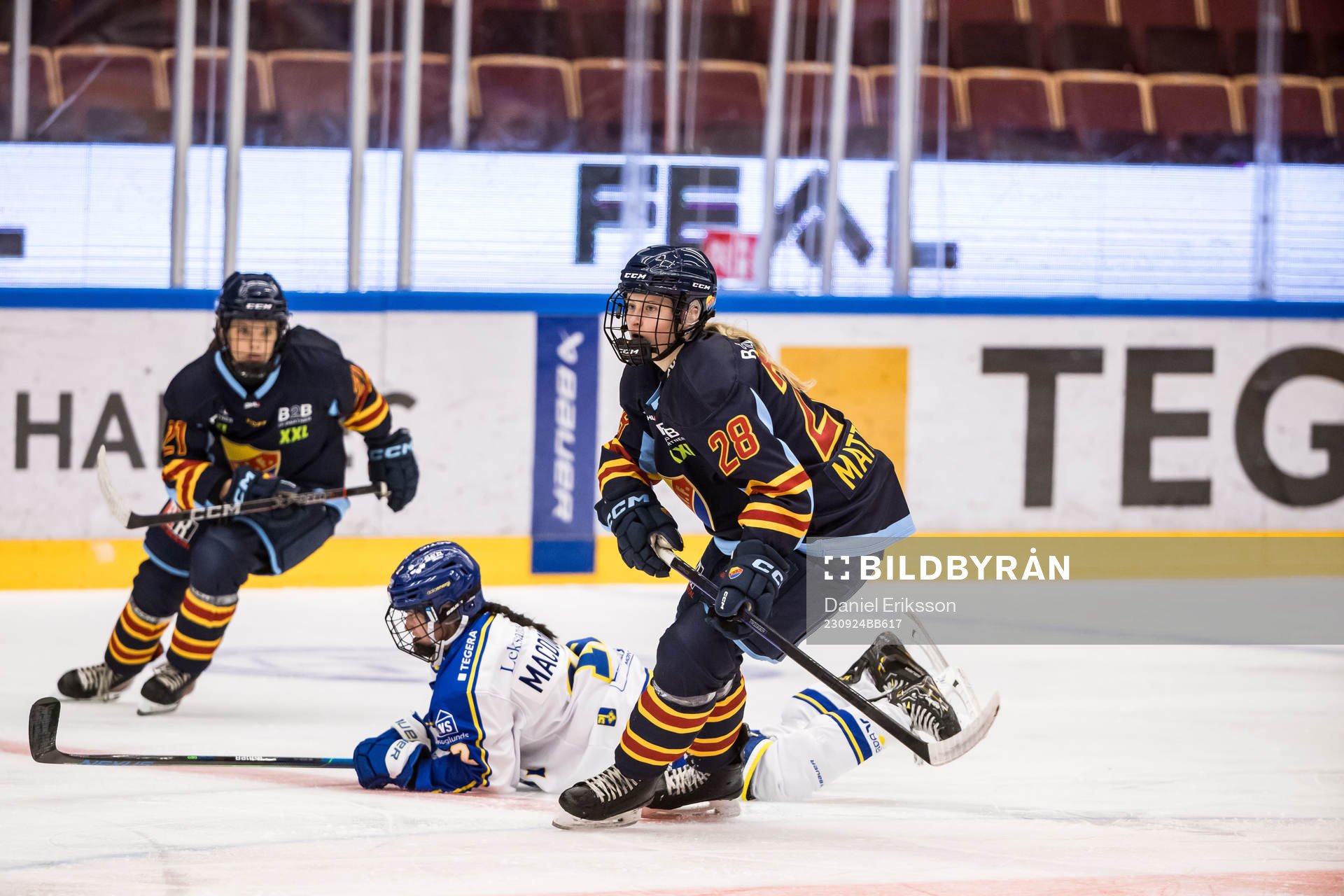 Leksands Autumn Macdougall och Djurgårdens Linn Mattsson