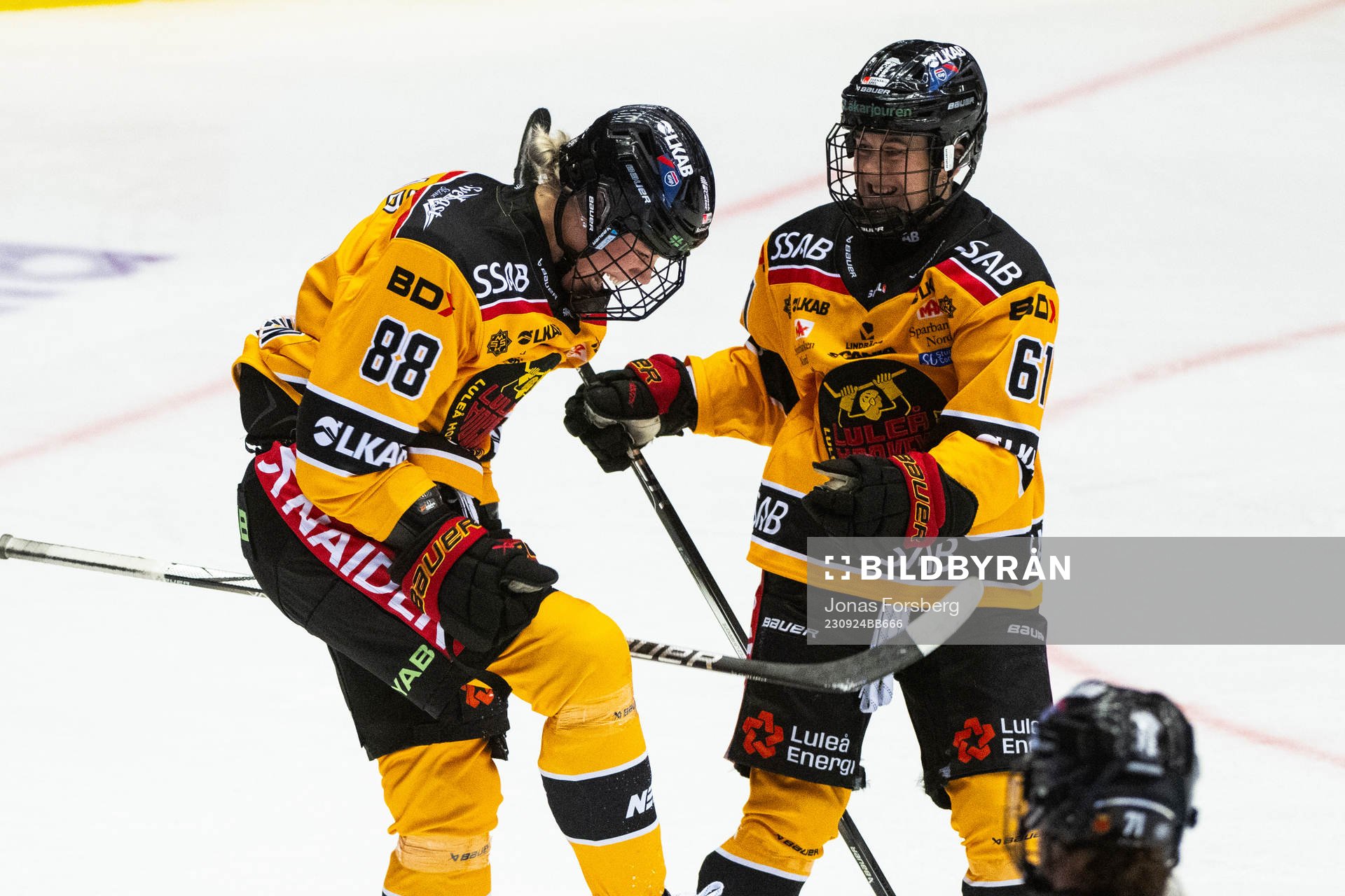 Luleås Ronja Savolainen jublar