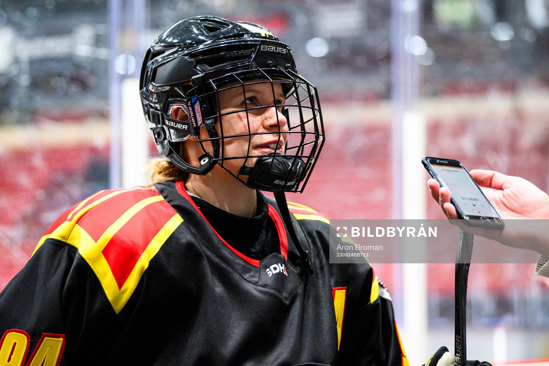 Brynäs Anna Meixner blir intervjuad