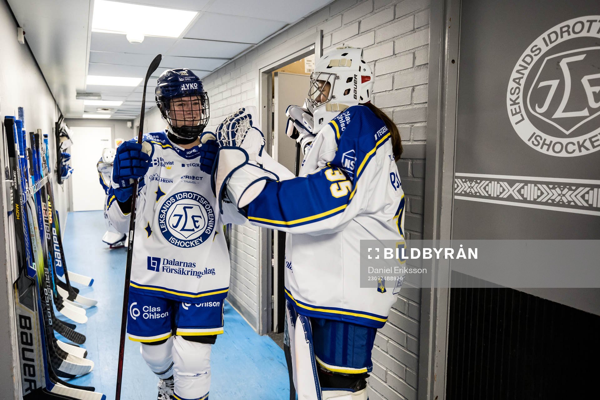 Leksands Taylor Leech  och Leksands målvakt Emma Polusny