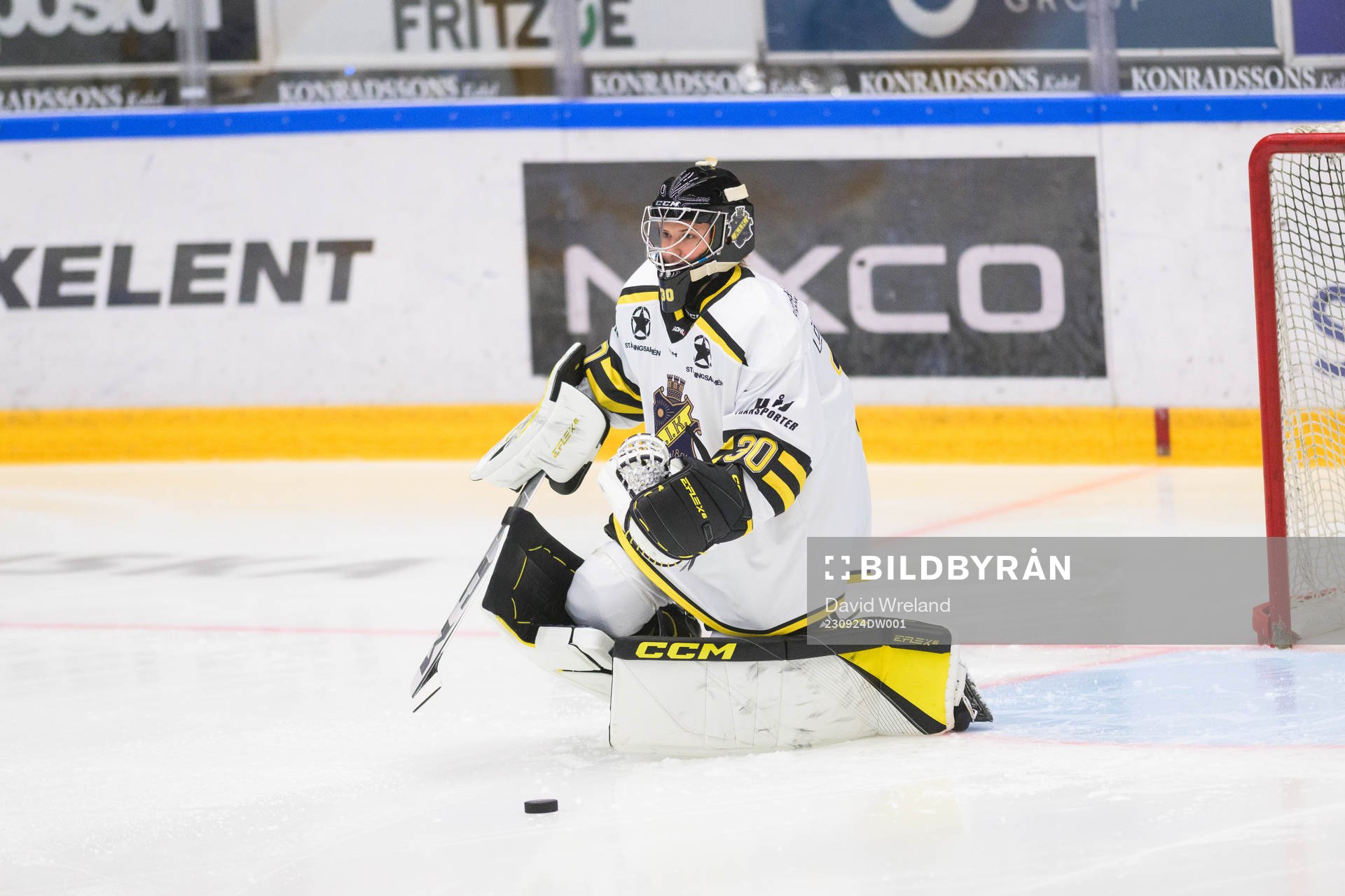 AIKs målvakt Camryn Kronish  Uppvärmningen i