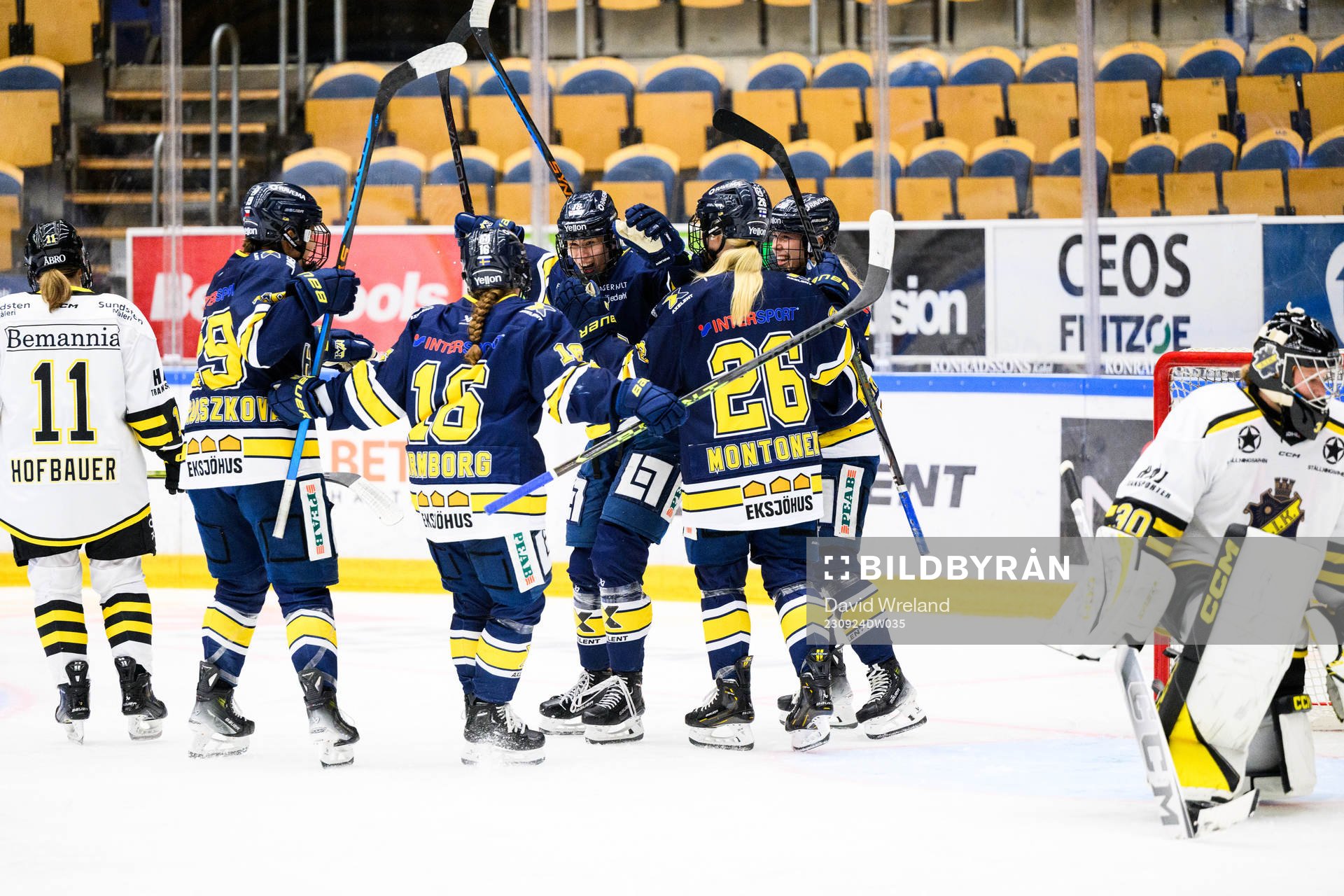 HV71s Emmi Rakkolainen jublar