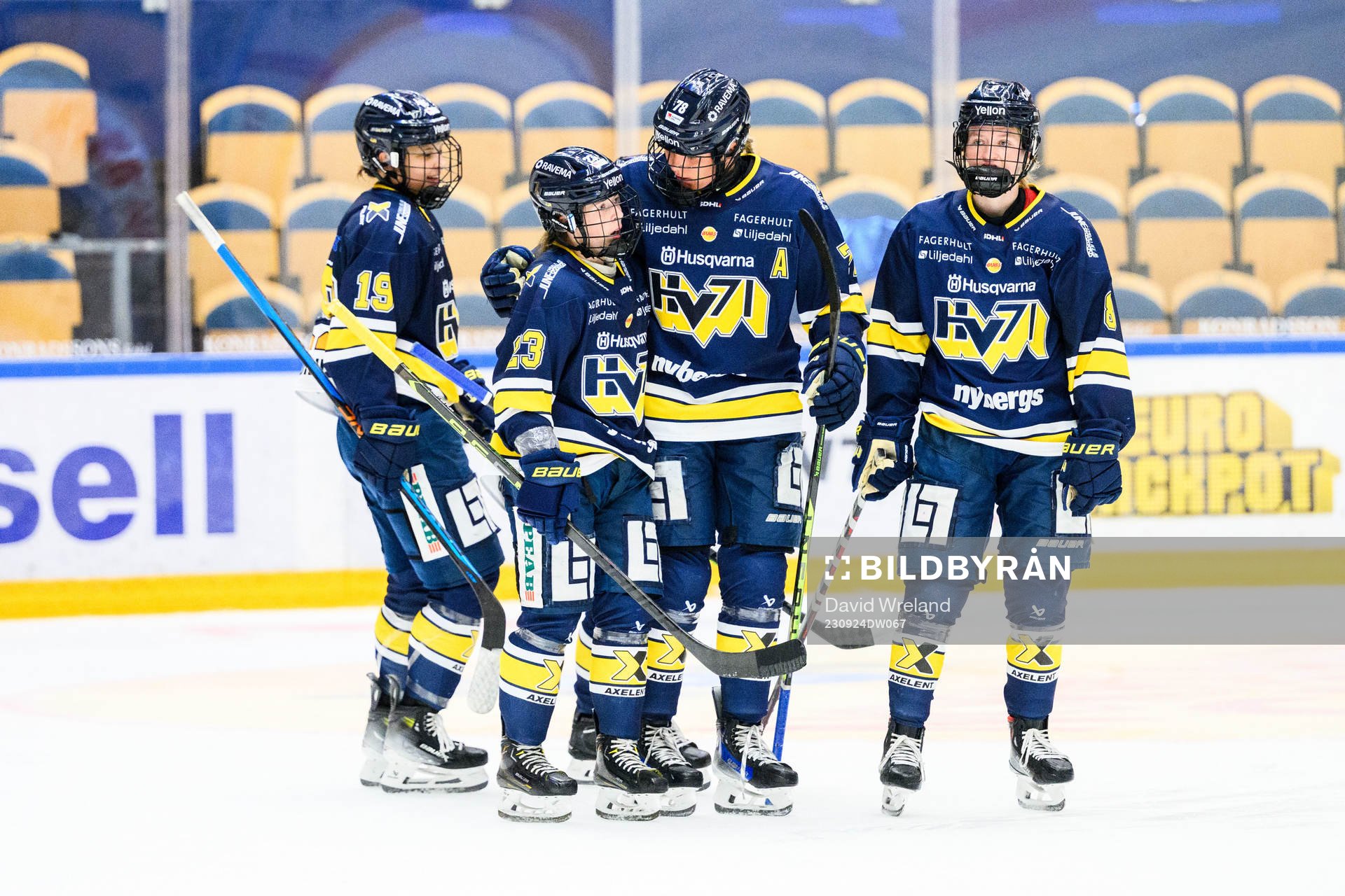 HV71s Elin Svensson jublar