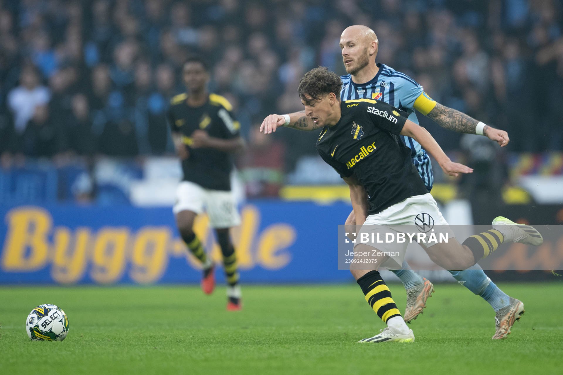 AIKs Taha Ayari och Djurgårdens Magnus Eriksson