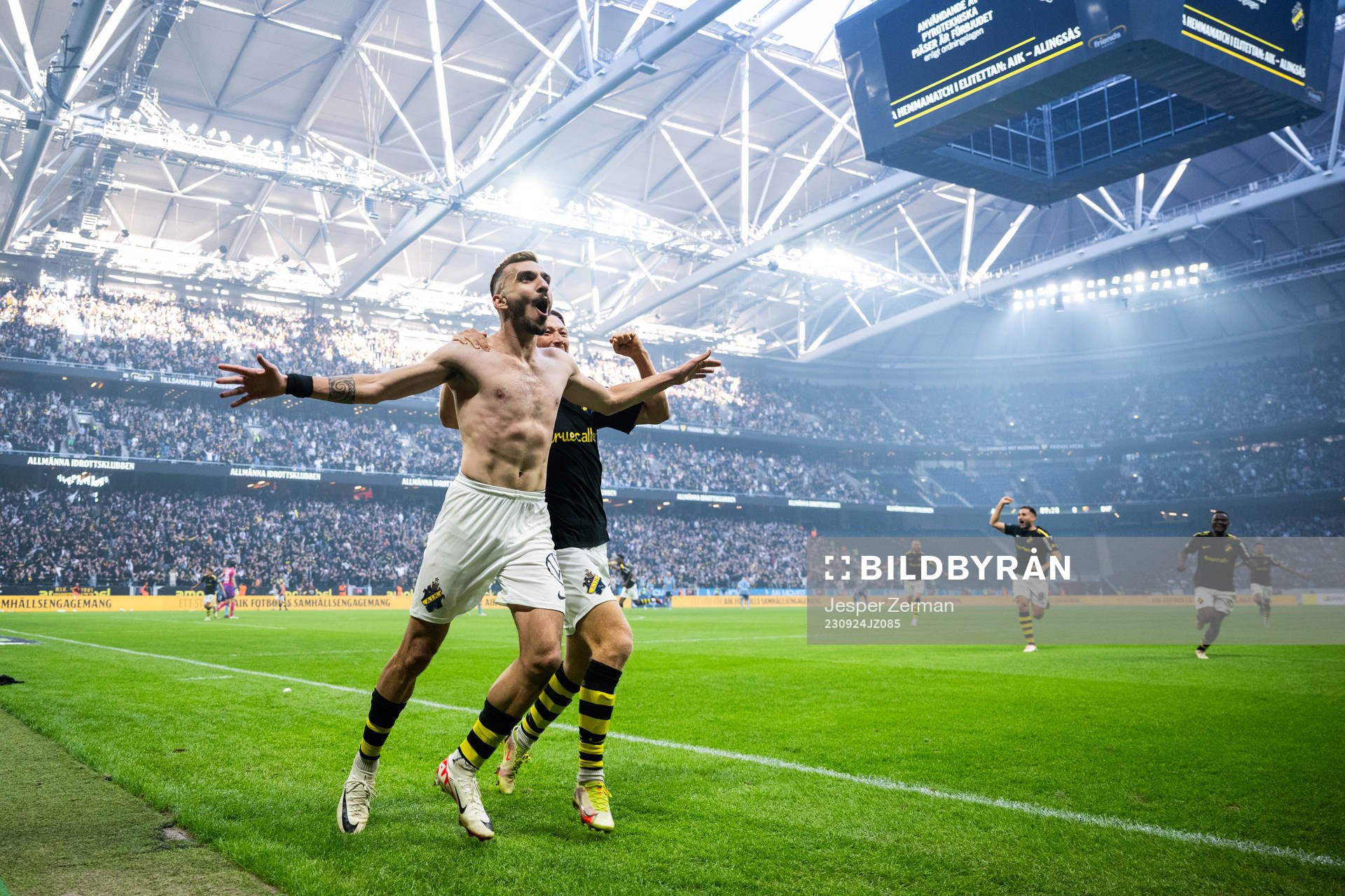 AIKs Ioannis Pittas jublar efter 2-0 under fotbollsmatchen i Allsvenskan mellan AIK och Djurgården den 24 september 2023 i Stockholm. 