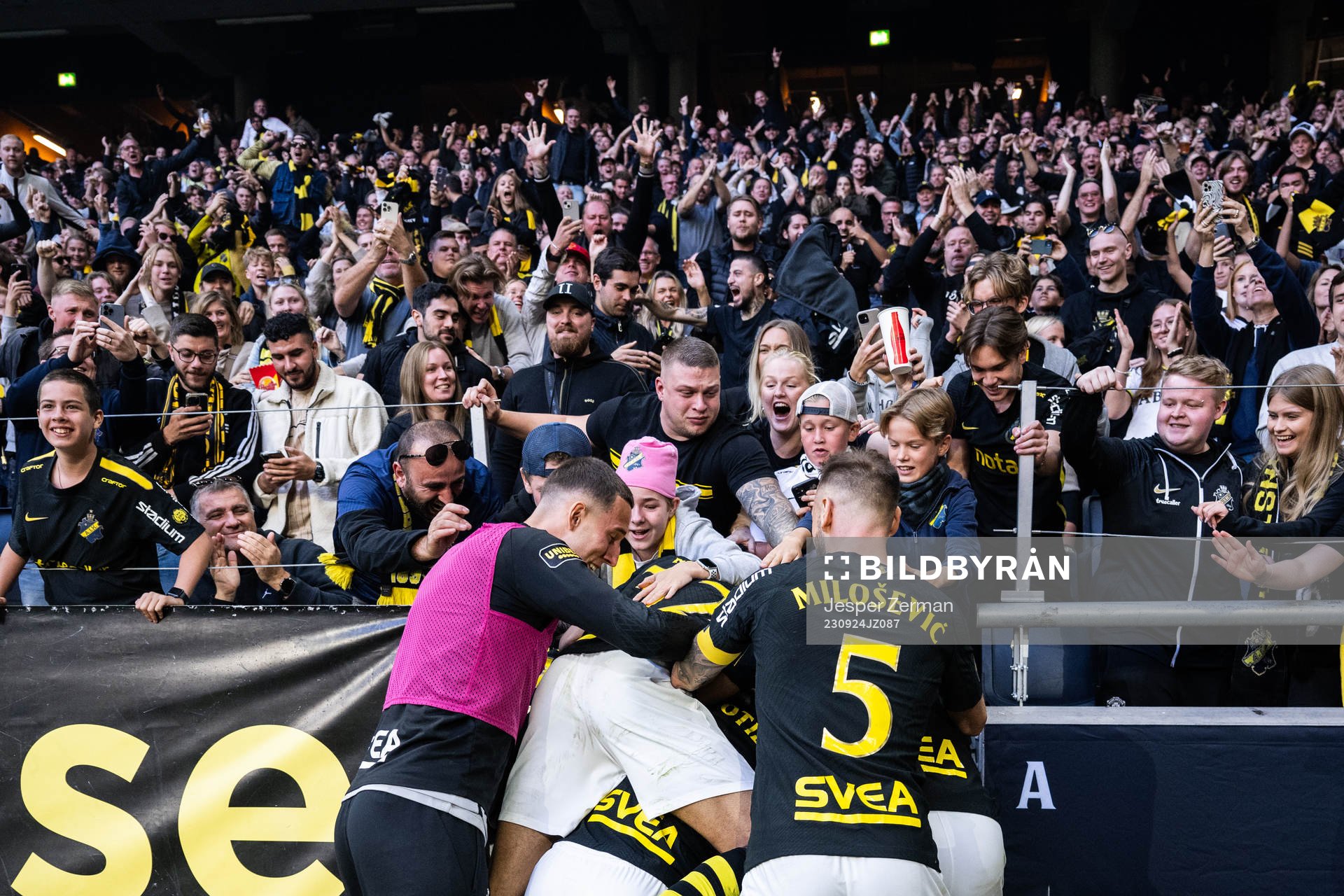 AIKs spelare jublar