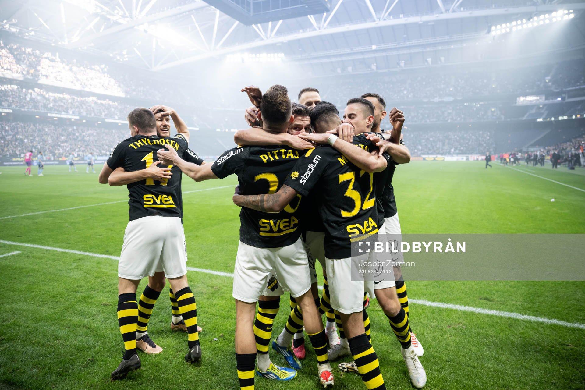 AIKs spelare jublar