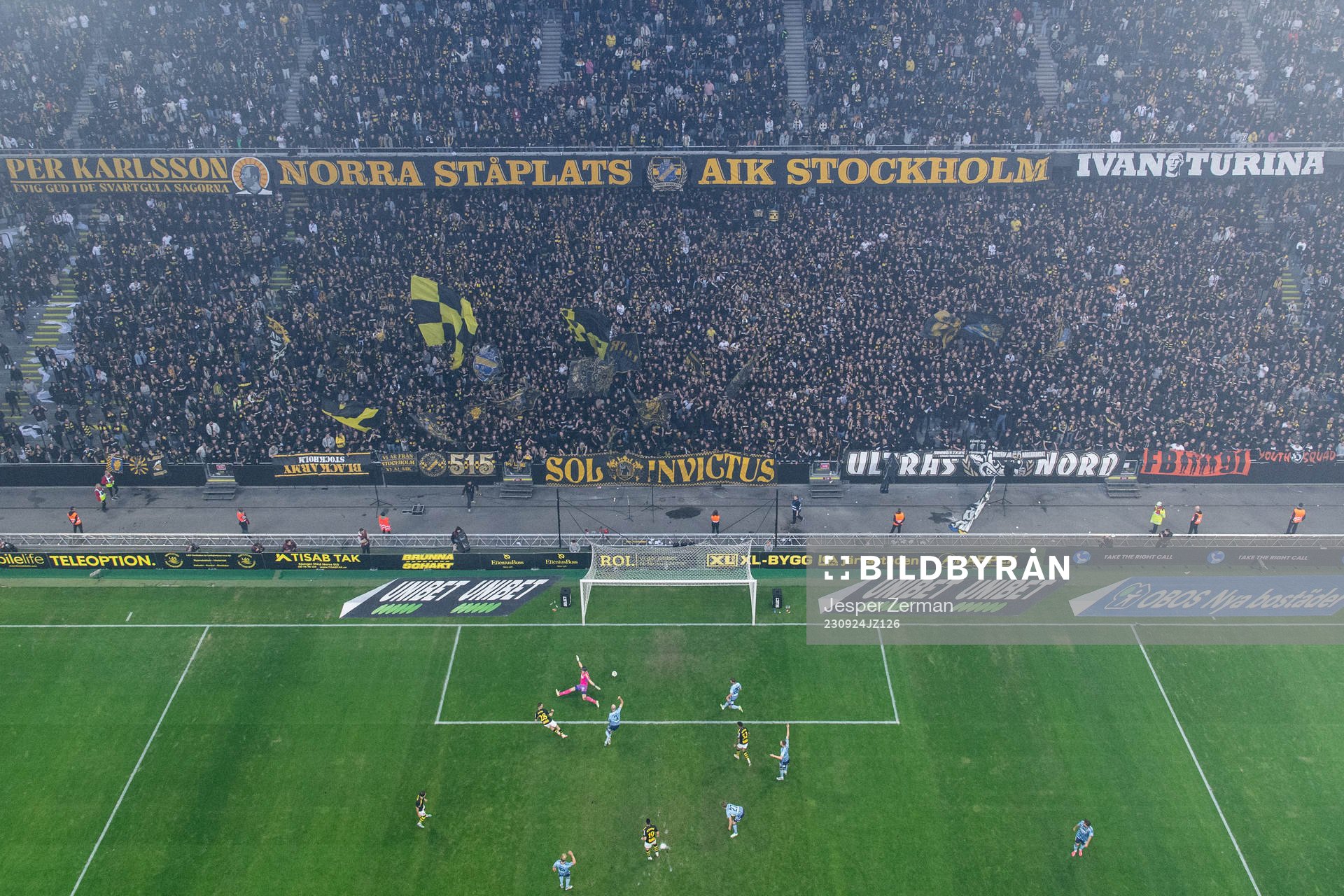 AIKs Ioannis Pittas gör 1-0 på Djurgårdens målvakt