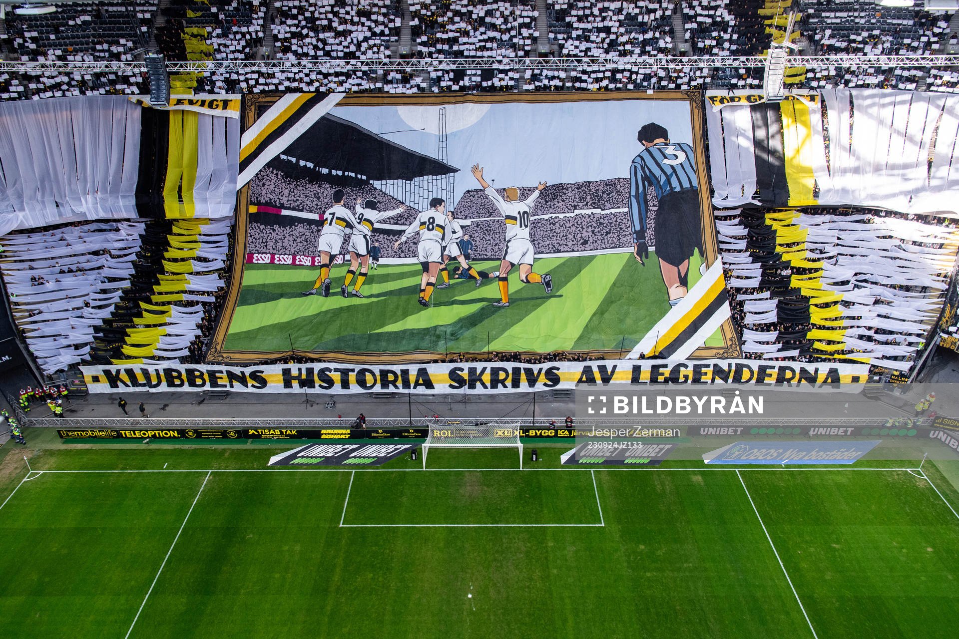 AIKs supportrar med ett tifo