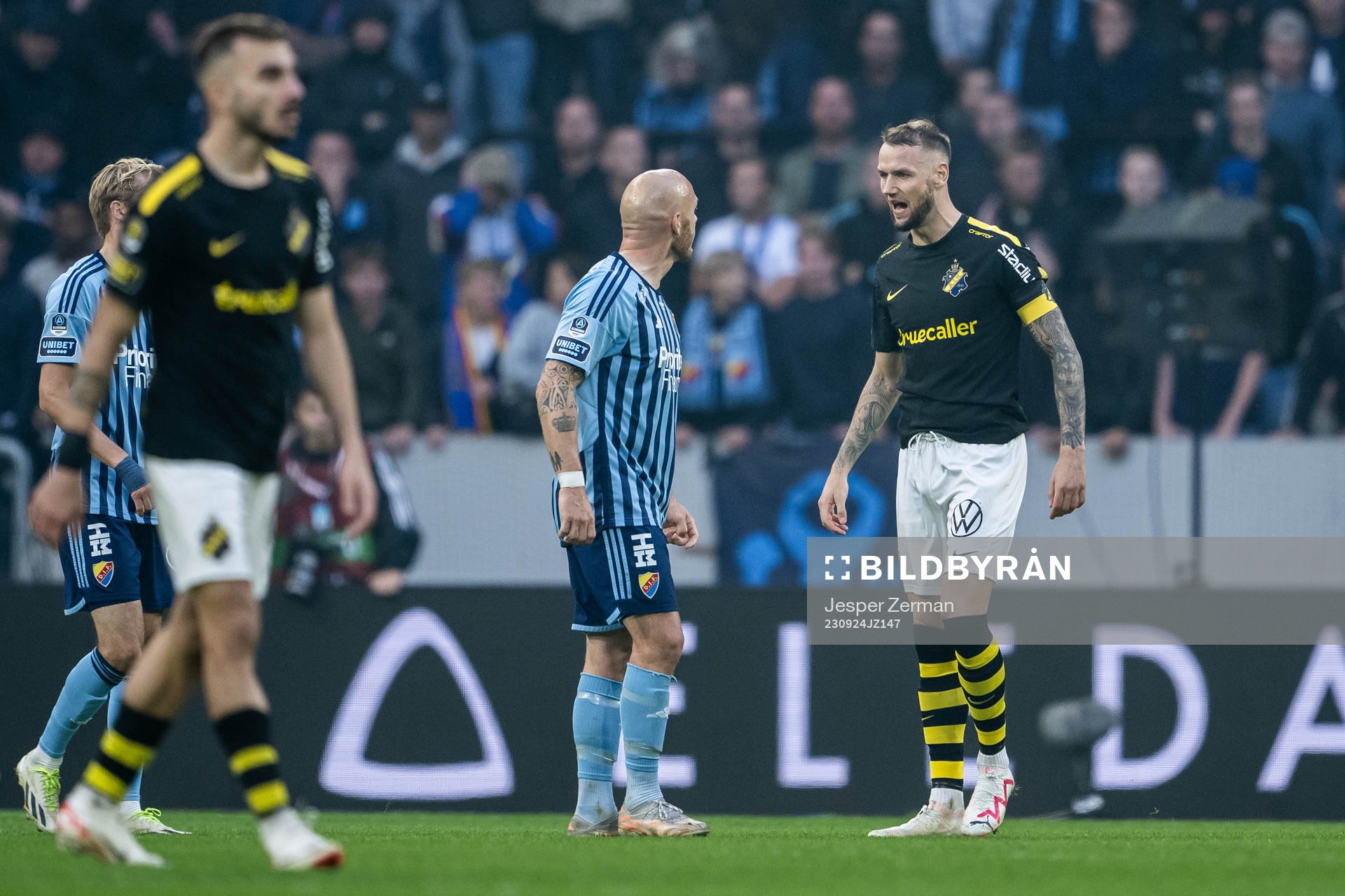 Djurgårdens Magnus Eriksson och AIKs Alexander Milosevic