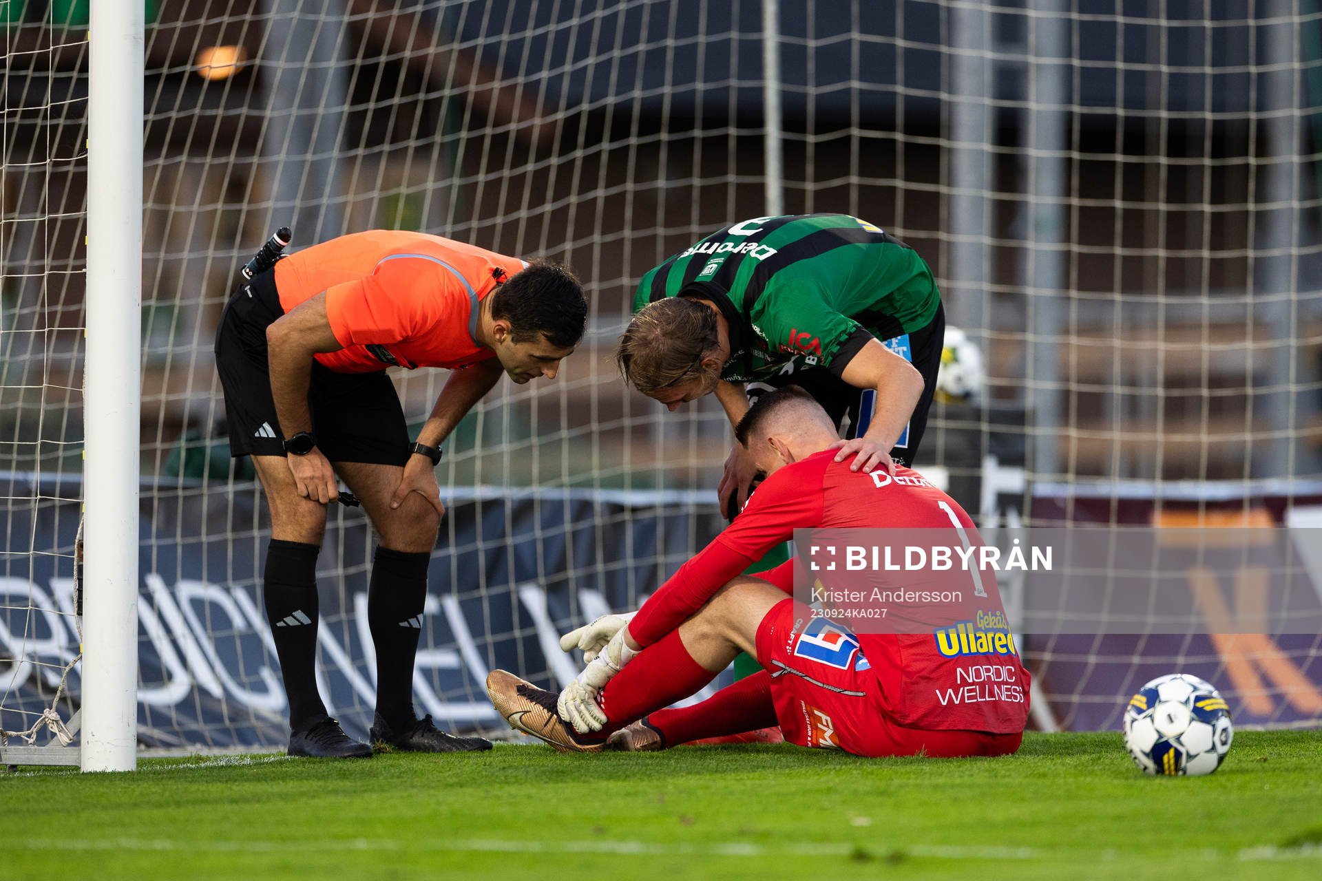 Varbergs målvakt David Olsson har ont