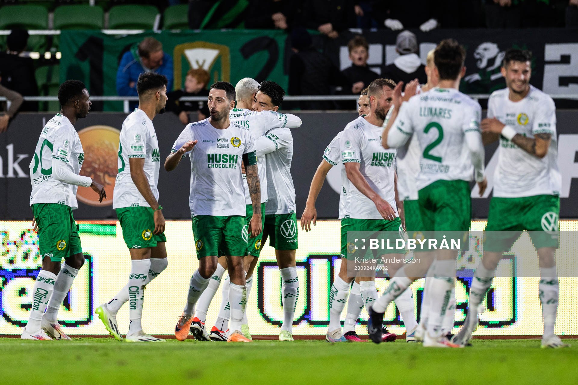 Hammarbys Jusef Erabi jublar med lagkamrater