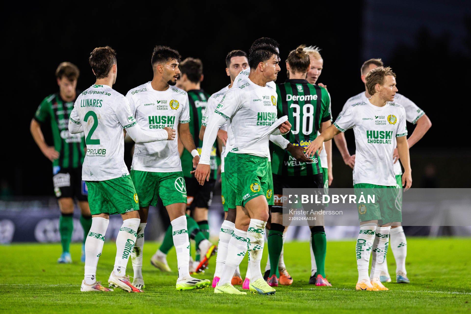 Hammarbys spelare jublar