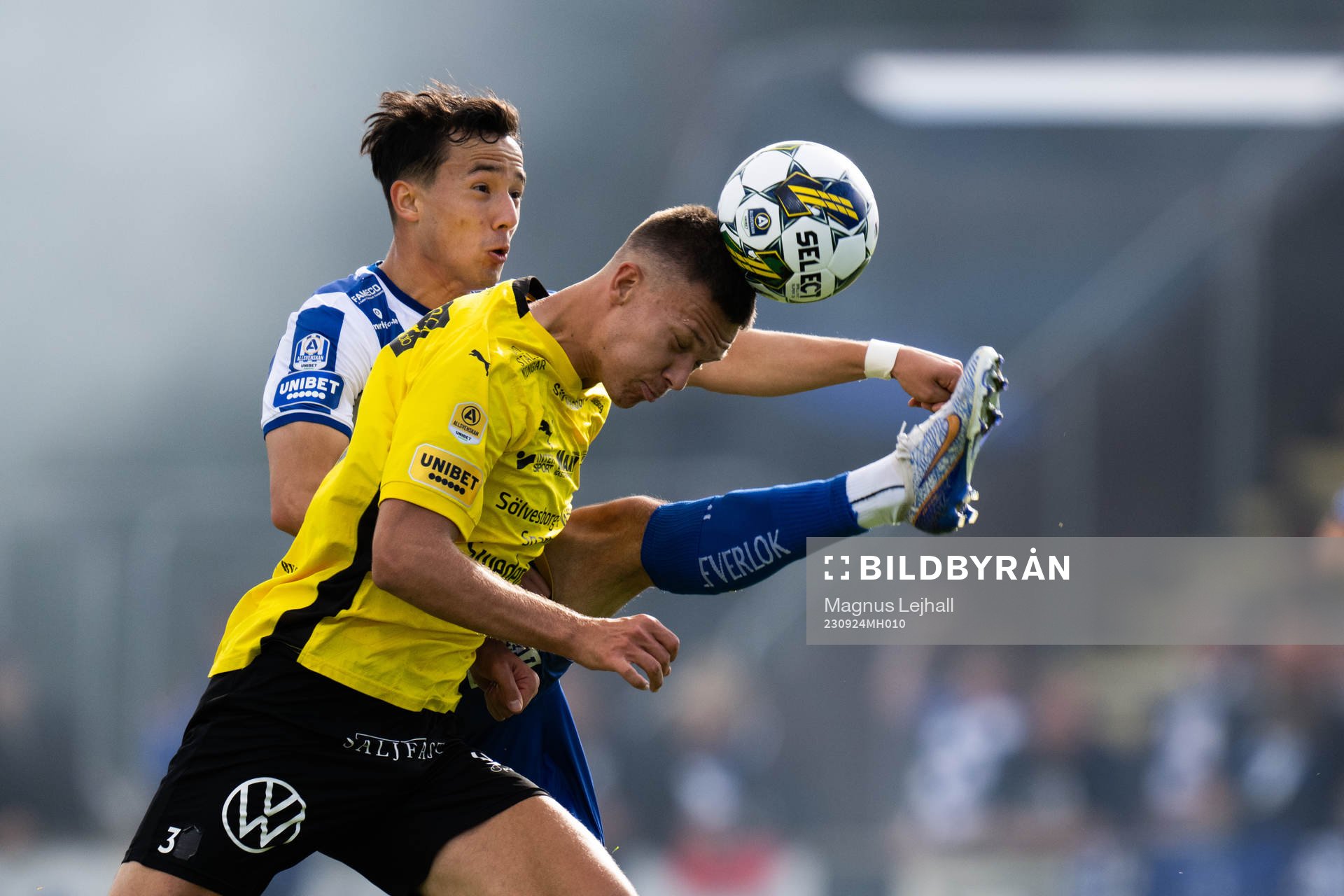 IFK Göteborgs Hussein Carneil och Mjällbys Arvid Brorsson