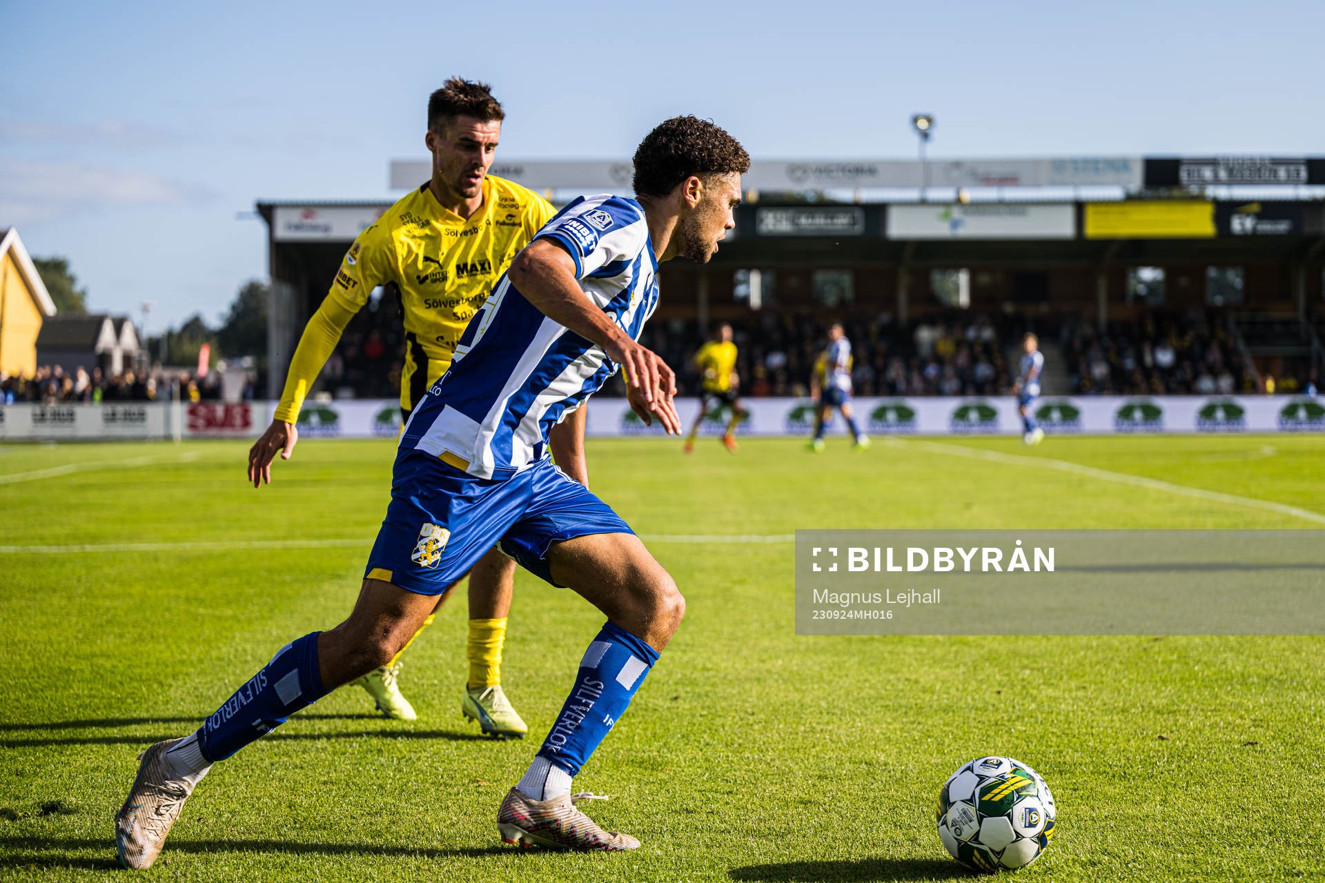 IFK Göteborgs Thomas Santos och Mjällbys Jesper Gustavsson