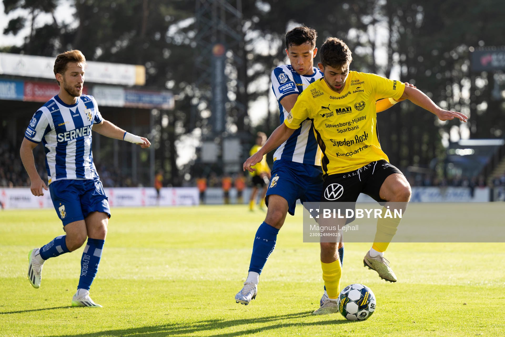 Mjällbys Gudmundur Baldvin Nökkvason och IFK Göteborgs