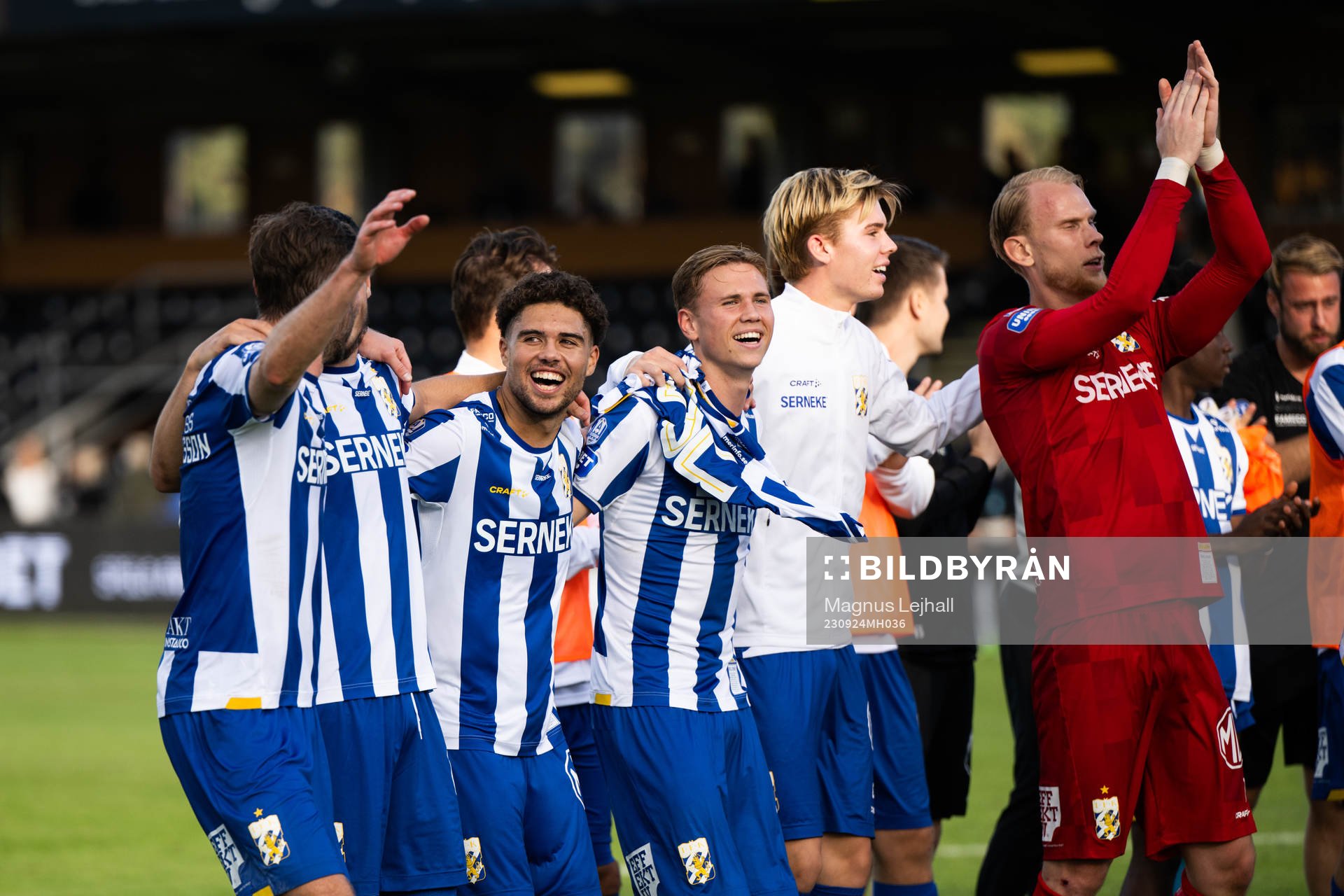 IFK Göteborgs Thomas Santos jublar med lagkamrater