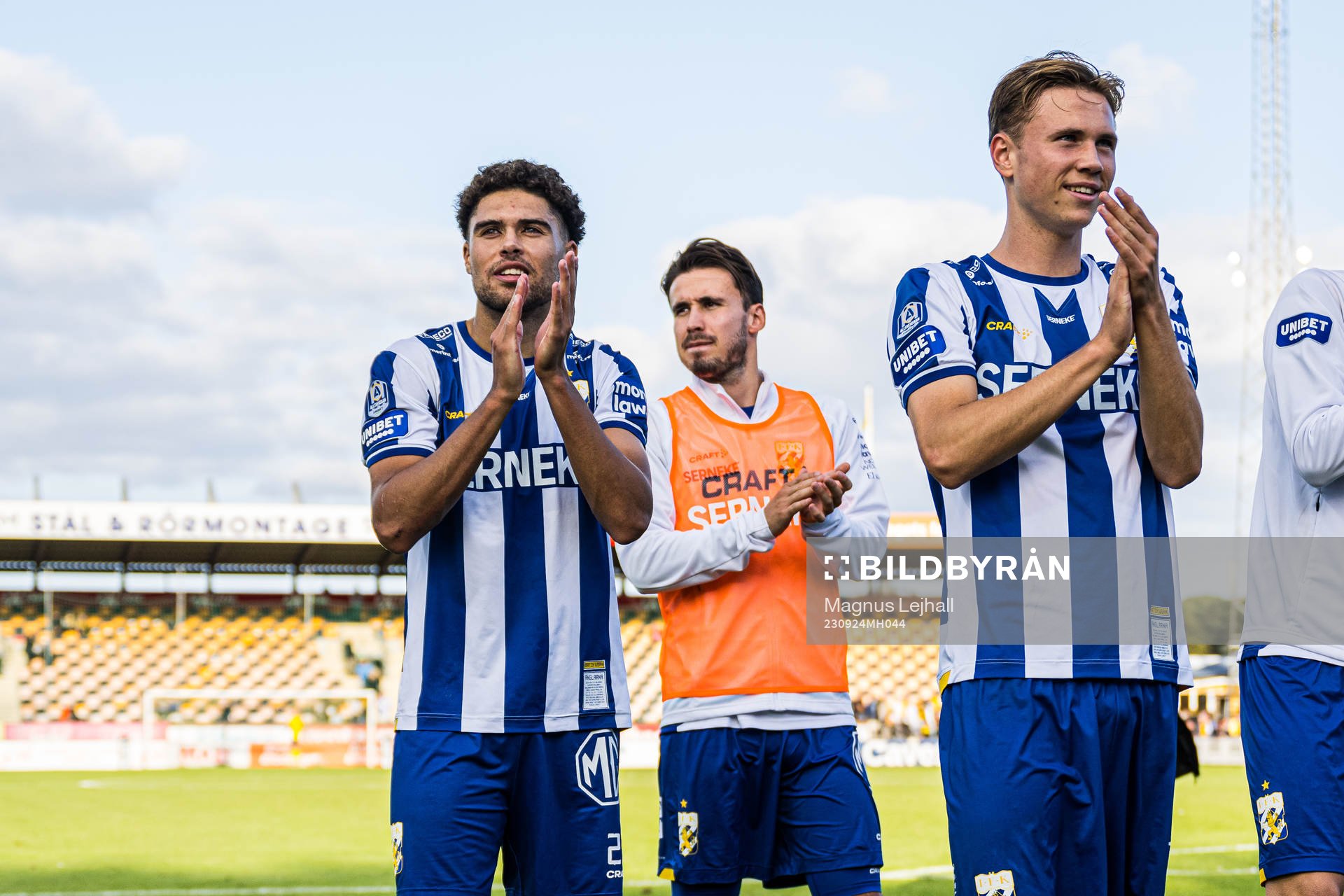 IFK Göteborgs Thomas Santos jublar efter fotbollsmatchen i Allsvenskan mellan Mjällby och IFK Göteborg den 24 september 2023 i Hällevik.