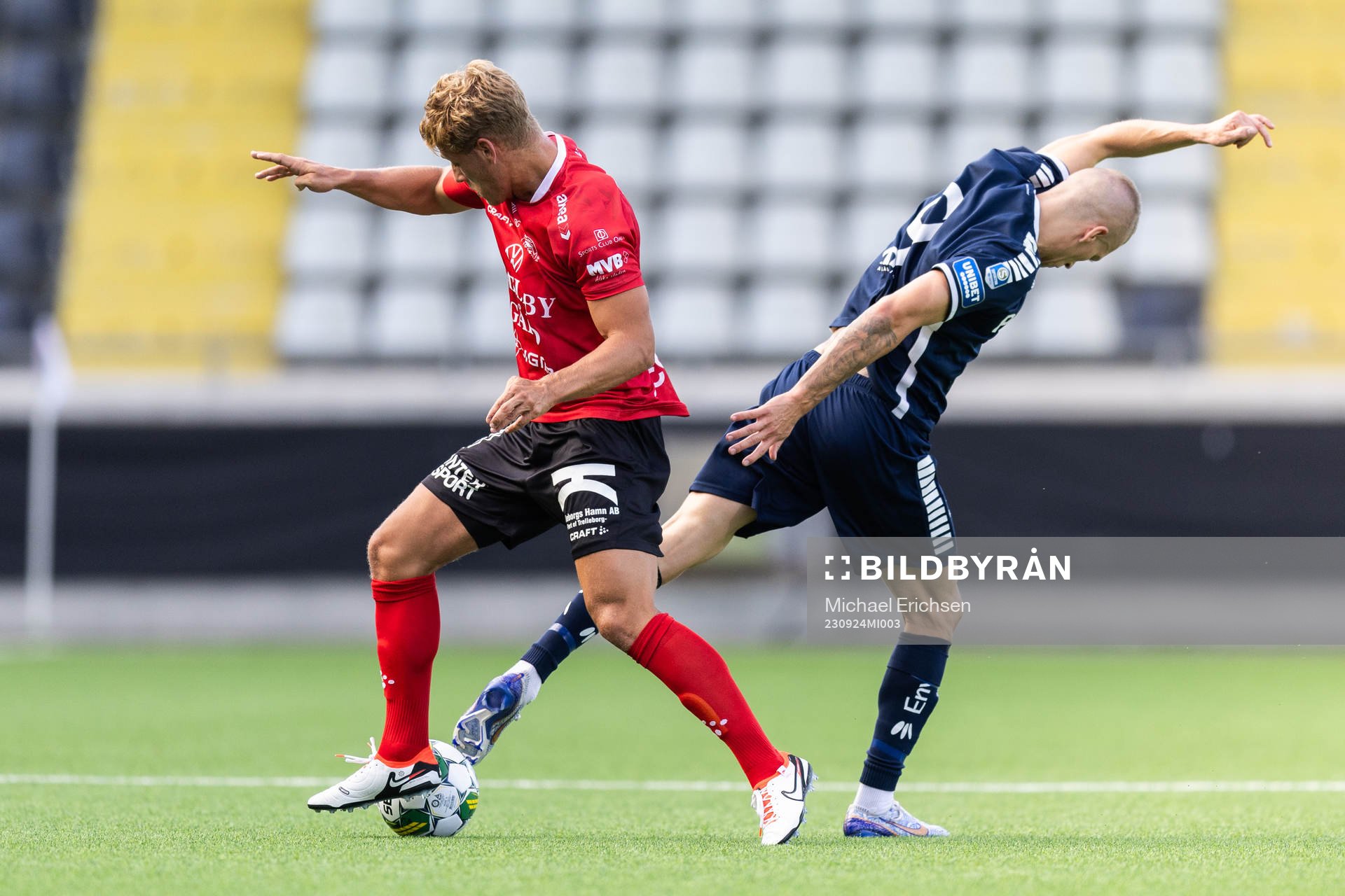 Trelleborgs Tobias Karlsson och Utsiktens Lucas Hedlund