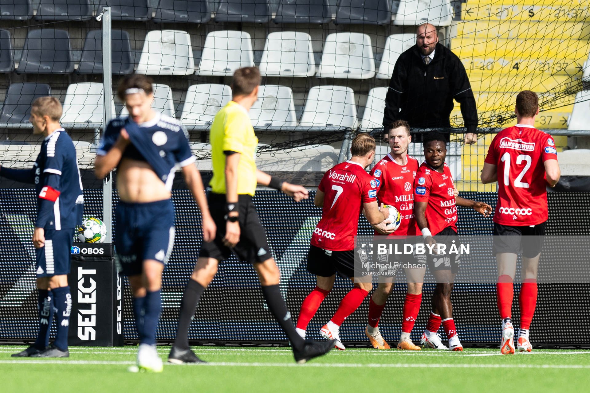 Trelleborgs Henry Offia jublar efter 2-2 under fotbollsmatchen i Superettan mellan Utsikten och Trelleborg den 24 september 2023 i Göteborg.